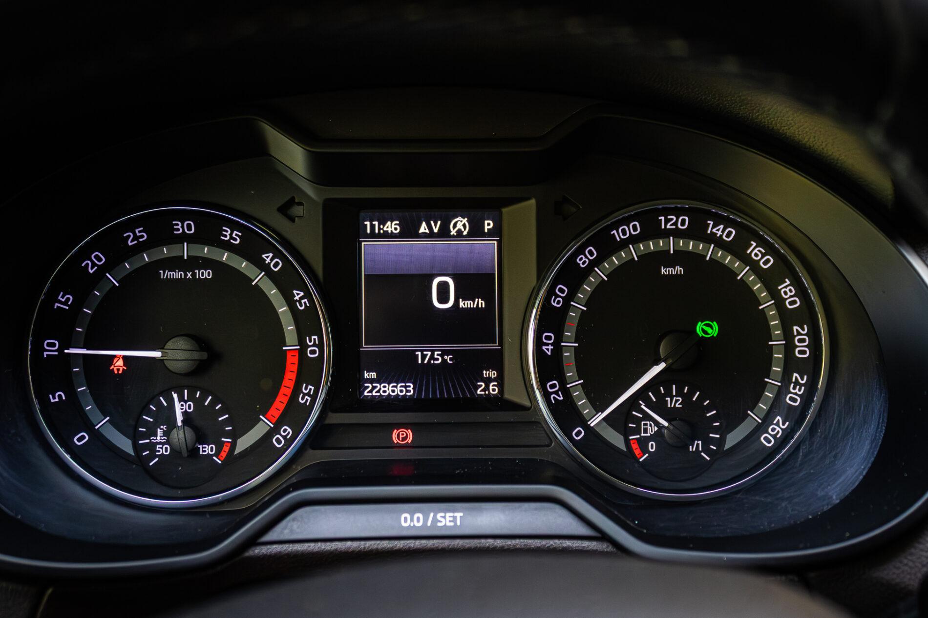 2016 Skoda Octavia RS, hnedá kombi, 228 663 km