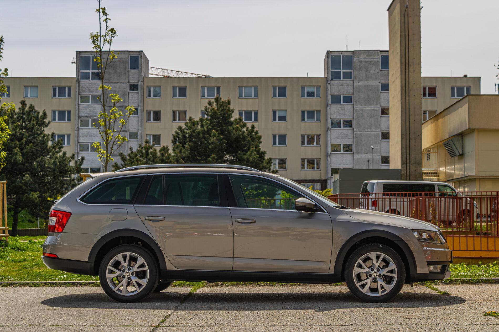 2016 Skoda Octavia RS, hnedá kombi, 228 663 km