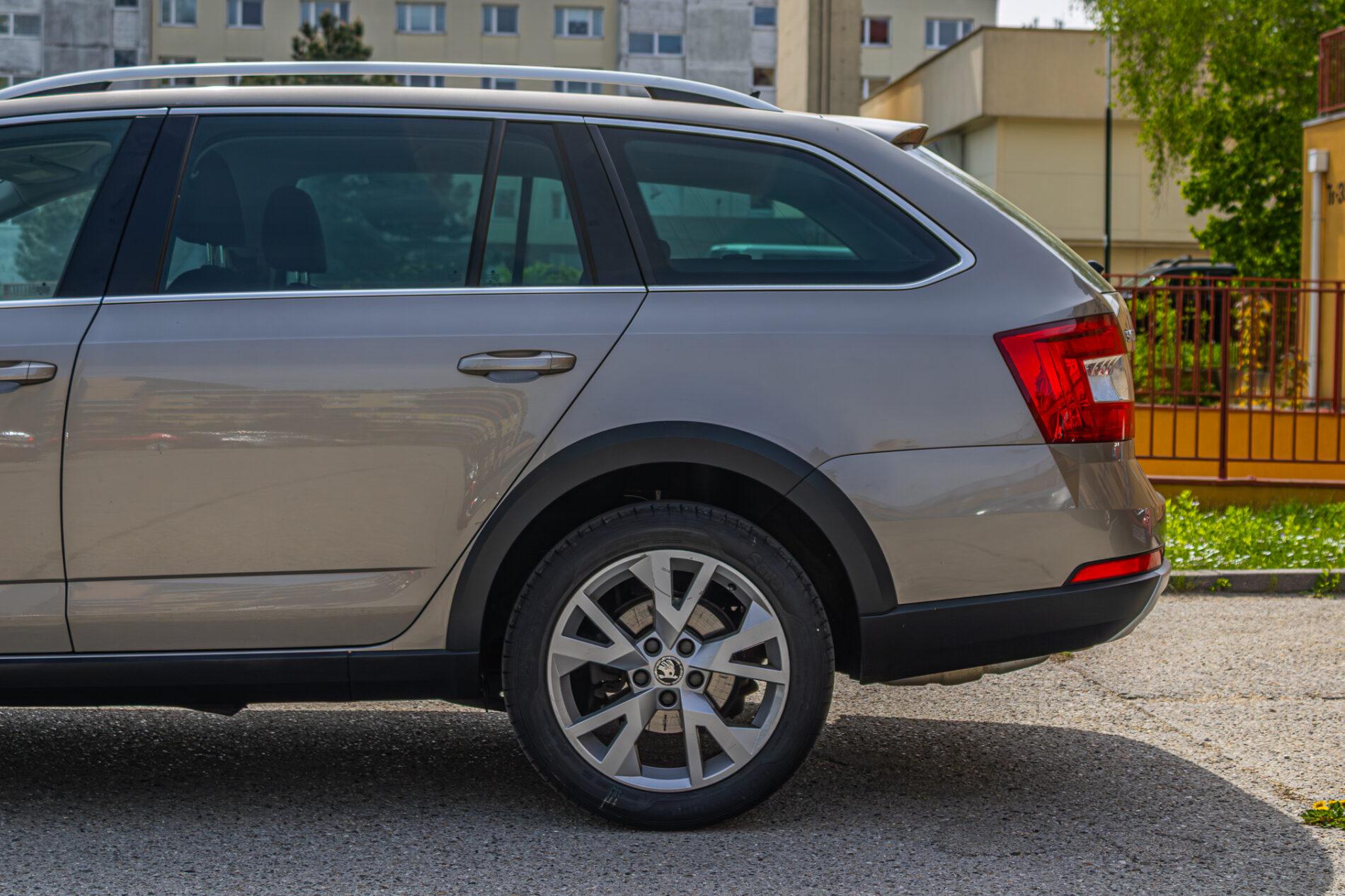 2016 Skoda Octavia RS, hnedá kombi, 228 663 km