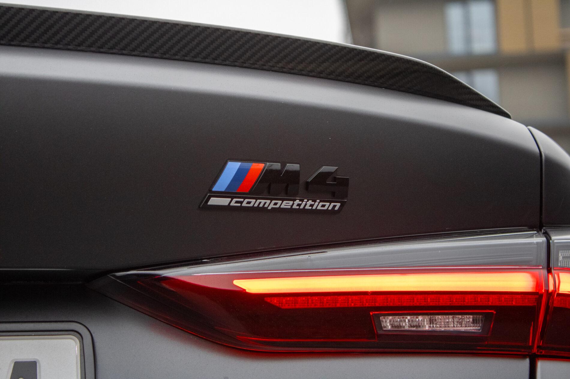 2023 BMW M4, sivá kupé, 9 194 km