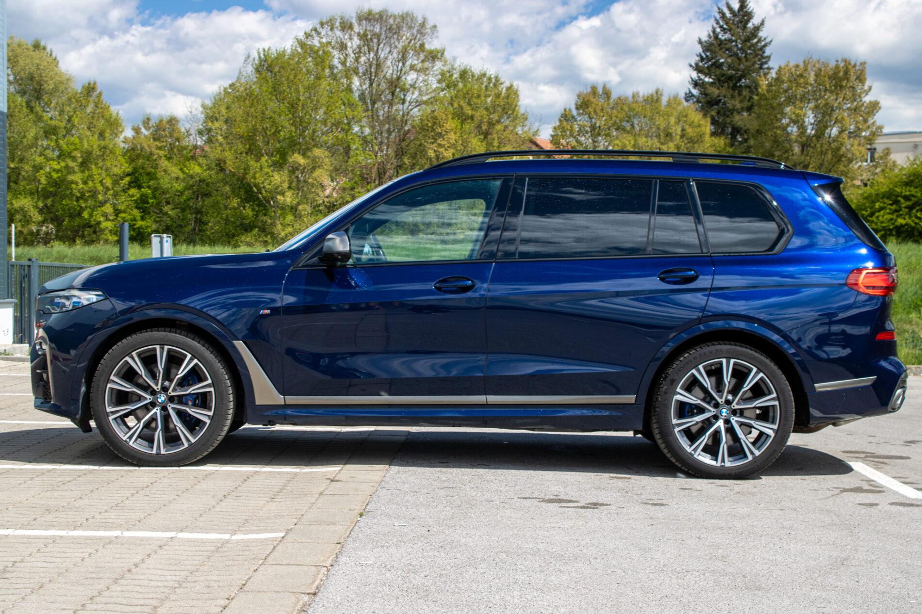 2021 BMW X7 M50i, modrá suv, 154 649 km
