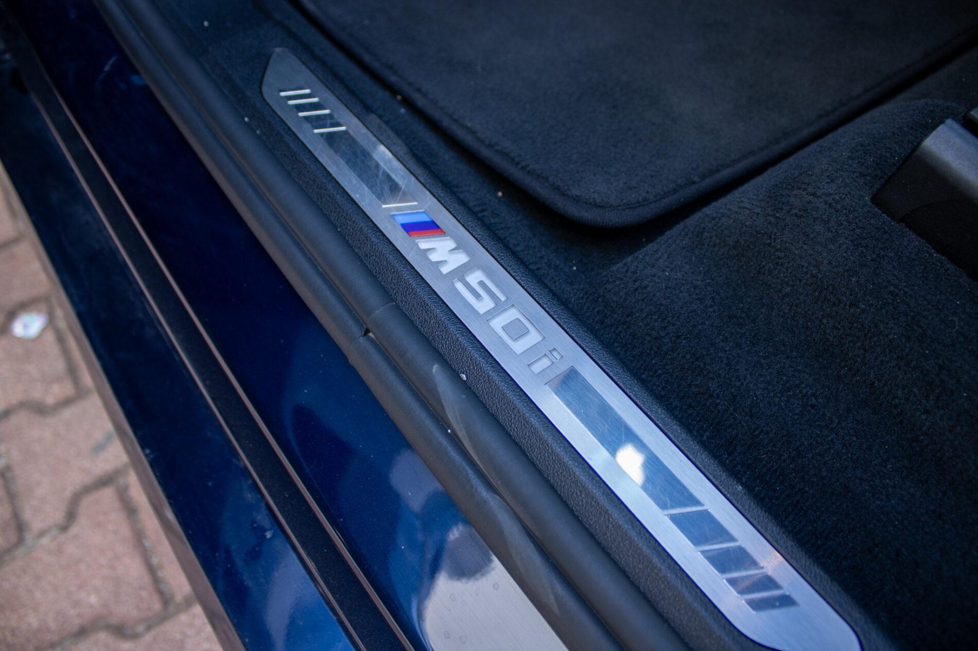 2021 BMW X7 M50i, modrá suv, 154 649 km