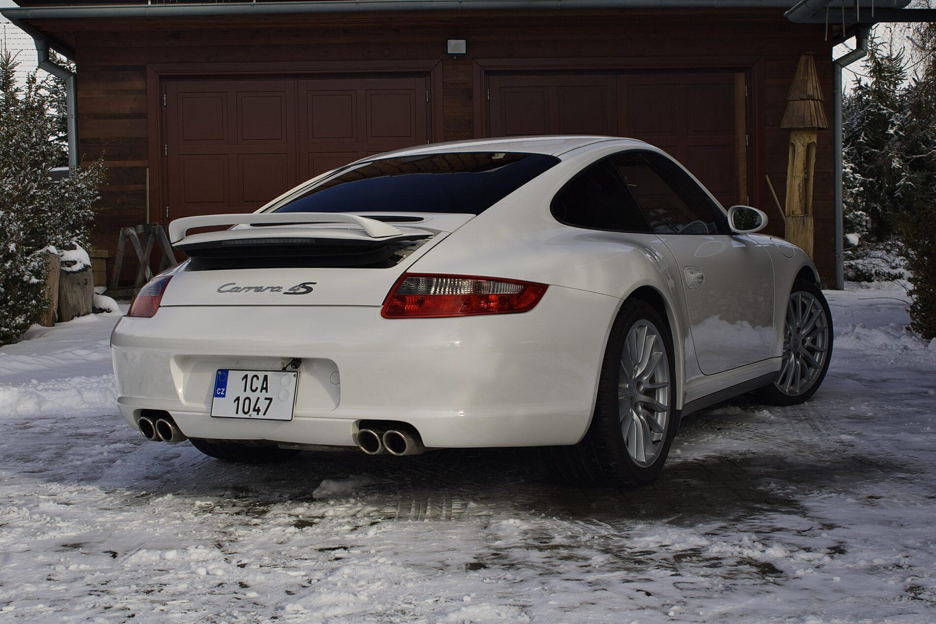 2008 Porsche 997 Carrera S, biela kupé, 83 929 km