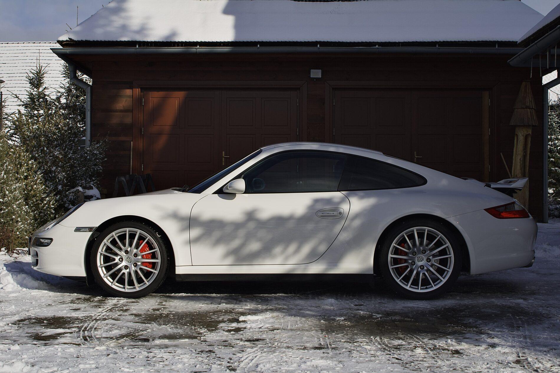 2008 Porsche 997 Carrera S, biela kupé, 83 929 km