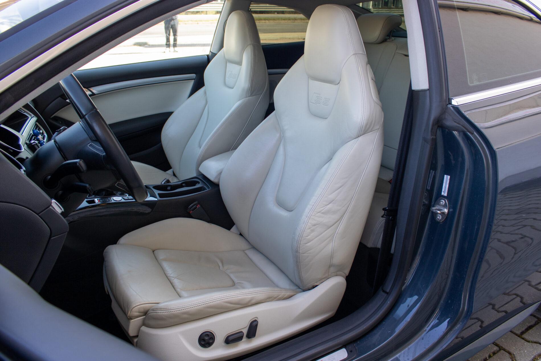 2008 AUDI S5, sivá kupé, 153 084 km