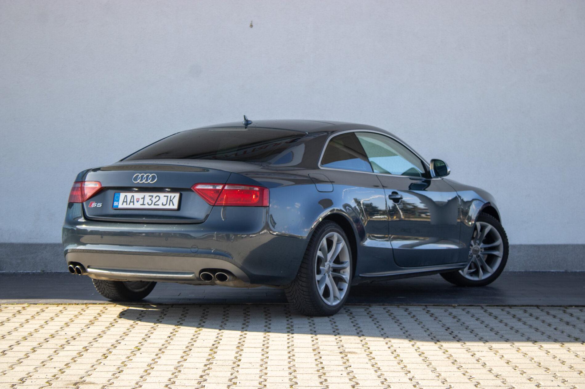 2008 AUDI S5, sivá kupé, 153 084 km