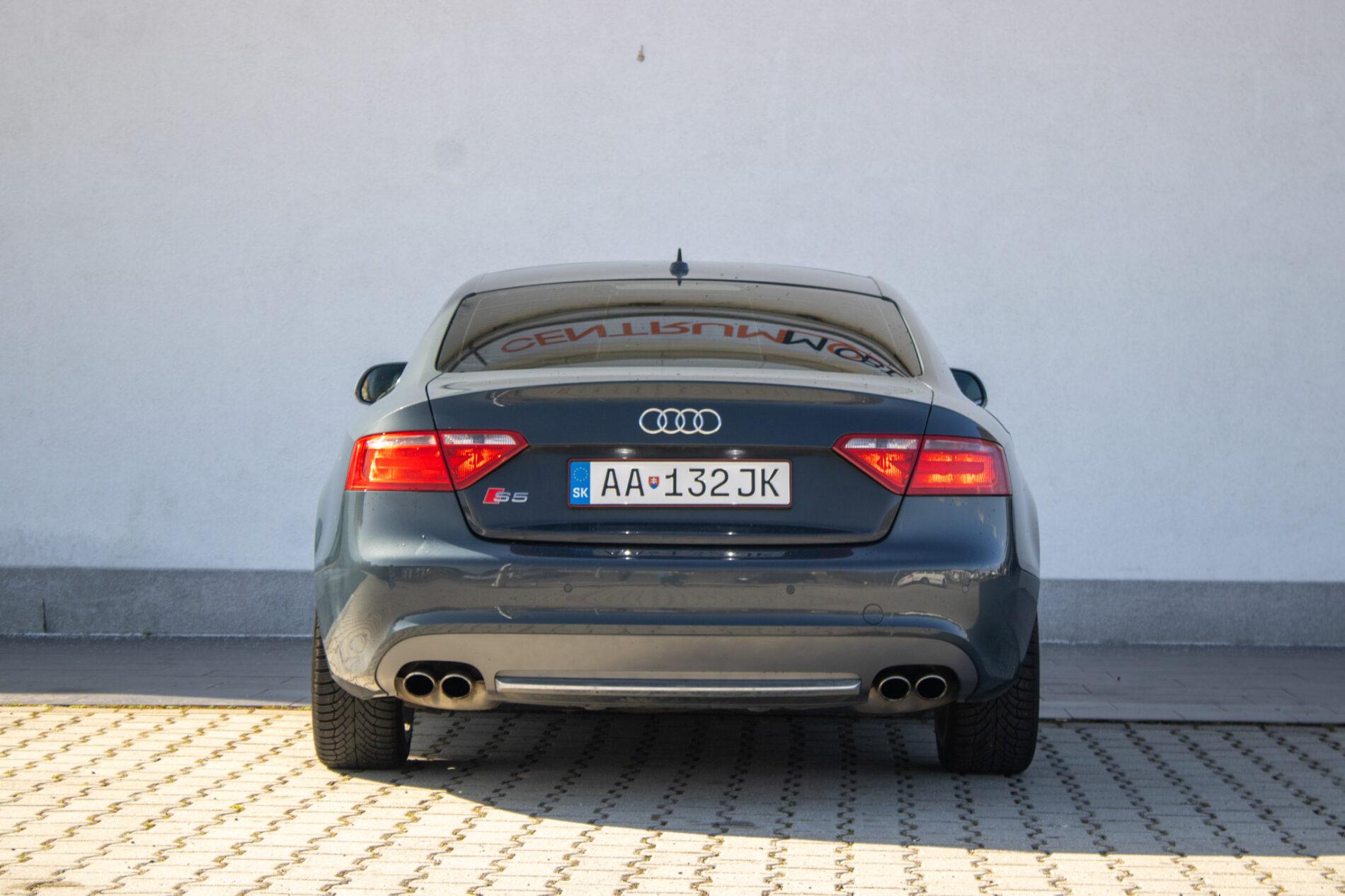 2008 AUDI S5, sivá kupé, 153 084 km