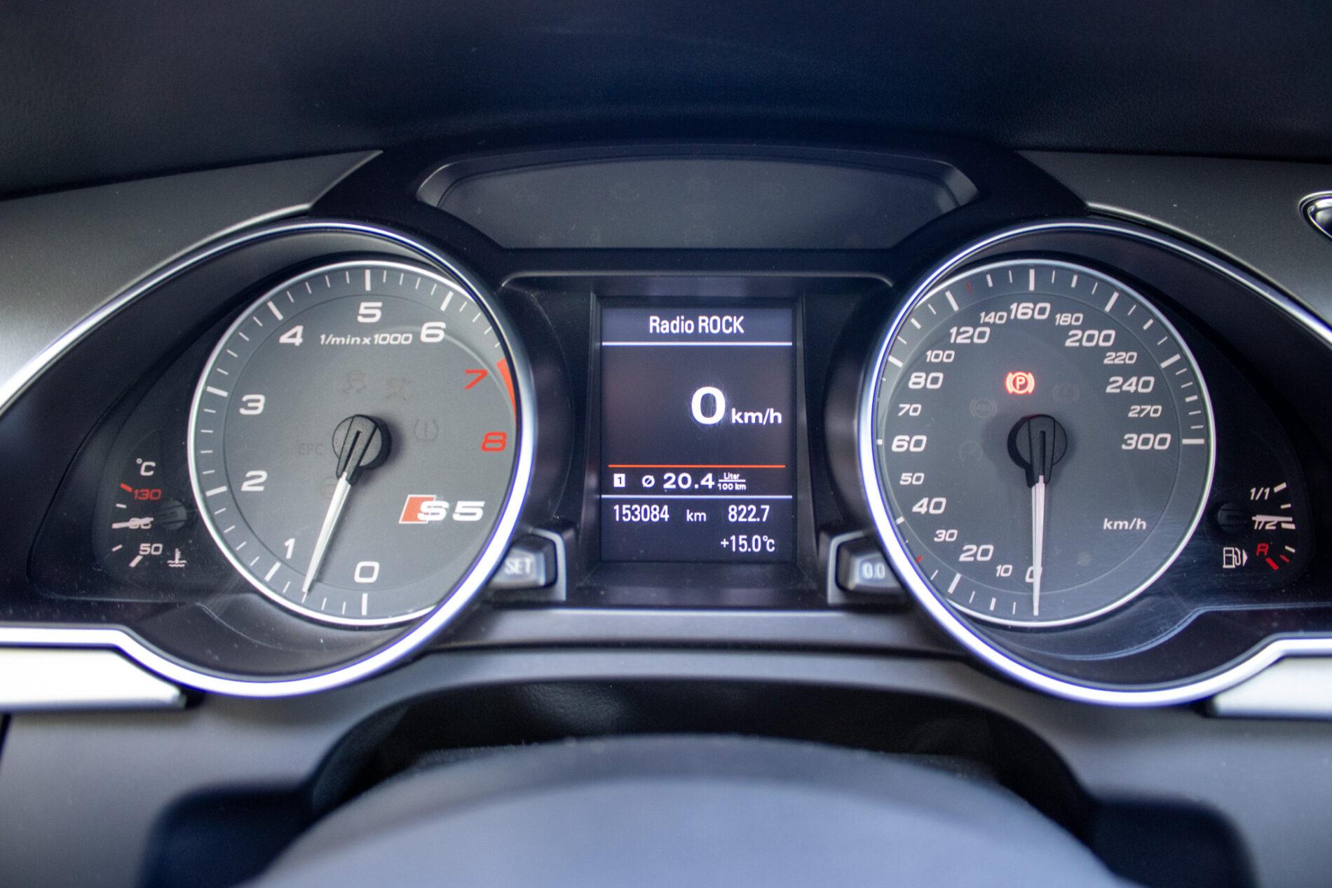 2008 AUDI S5, sivá kupé, 153 084 km