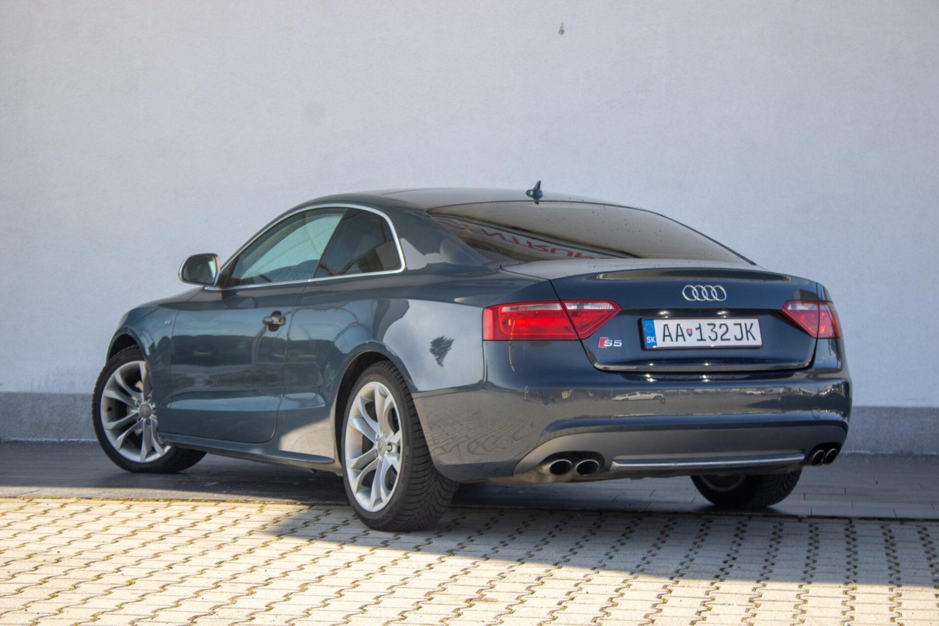 2008 AUDI S5, sivá kupé, 153 084 km