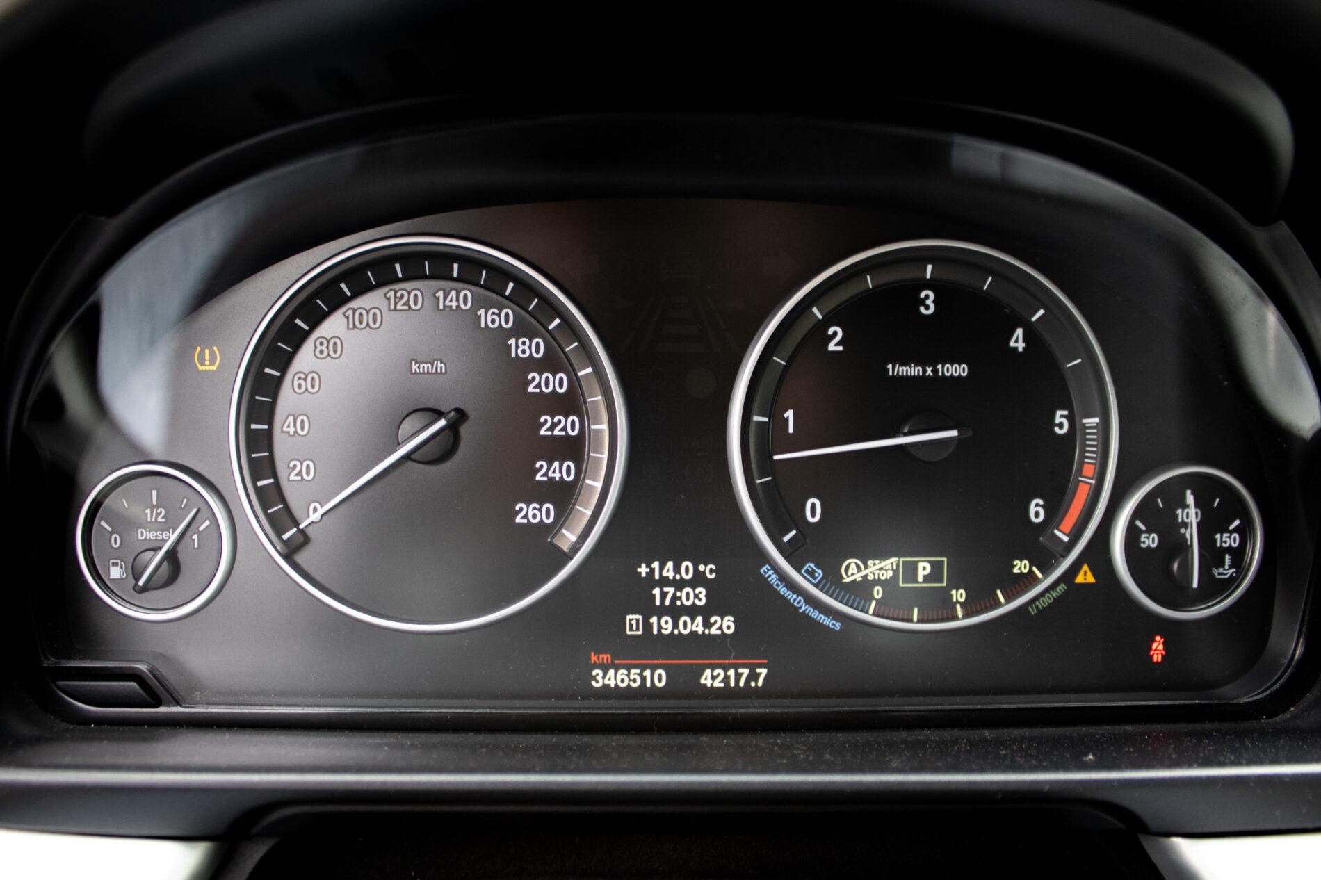 2014 BMW 530d, sivá kombi, 346 510 km
