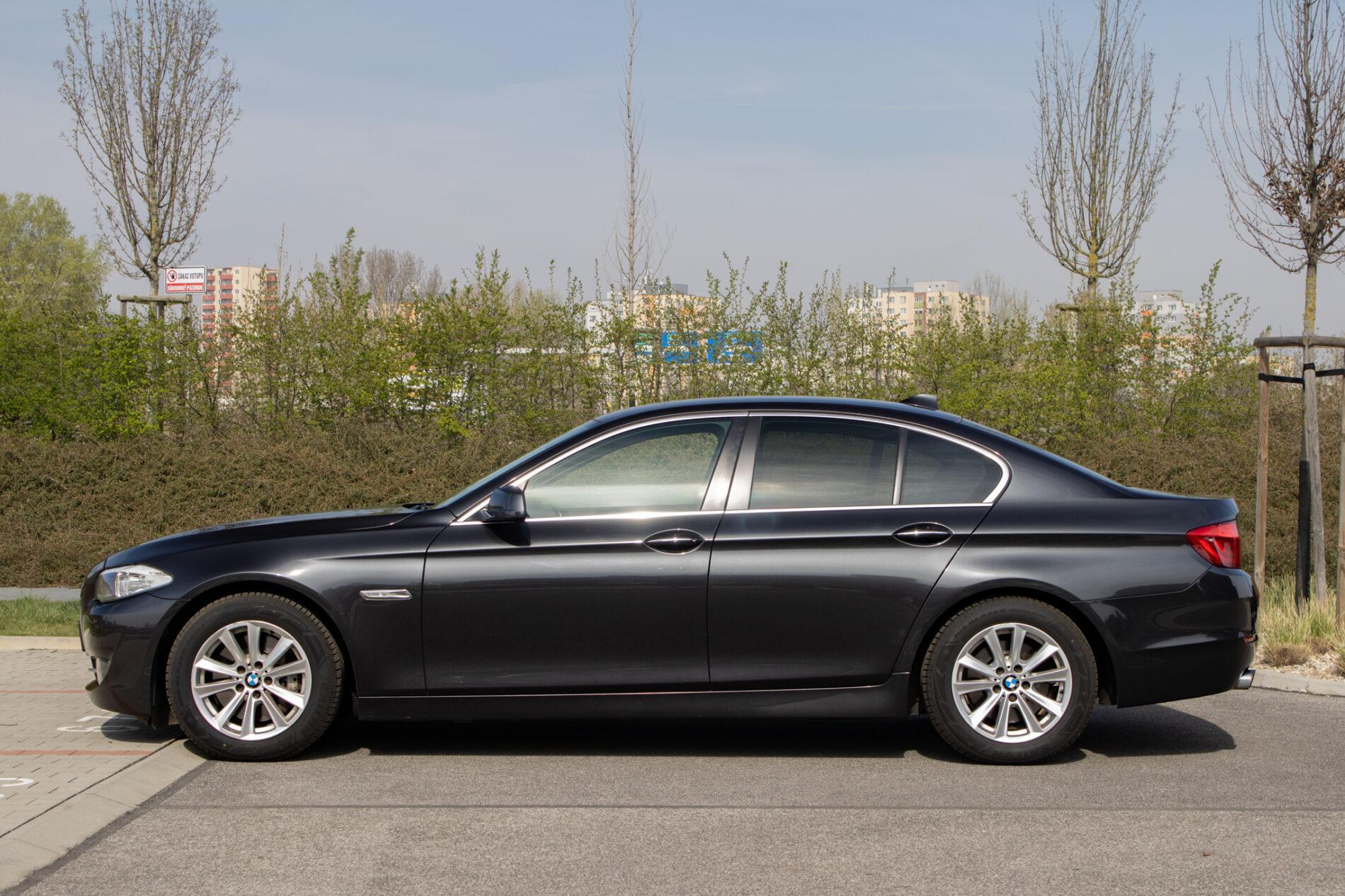 2013 BMW 528i, sivá sedan, 171 821 km