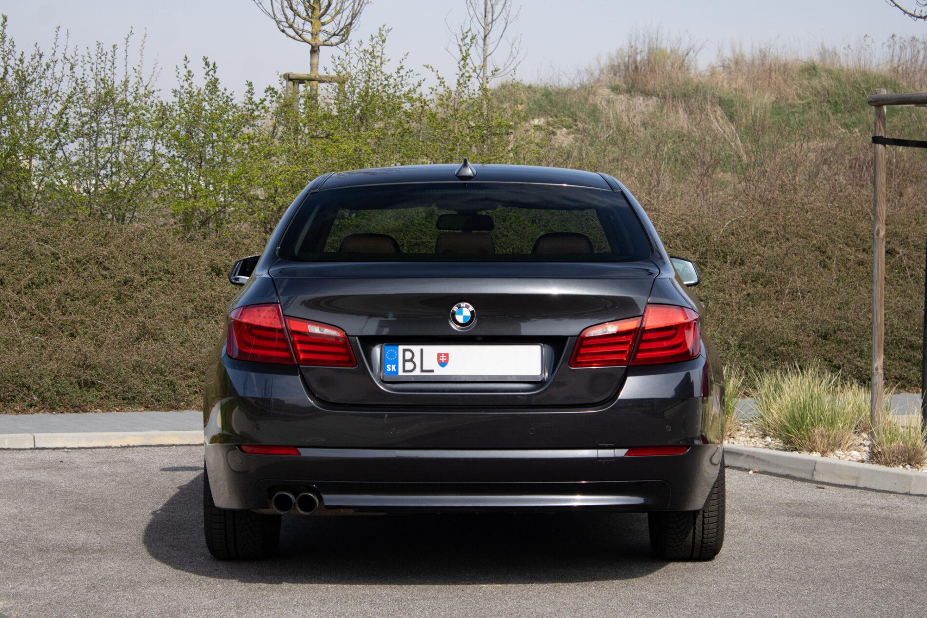 2013 BMW 528i, sivá sedan, 171 821 km