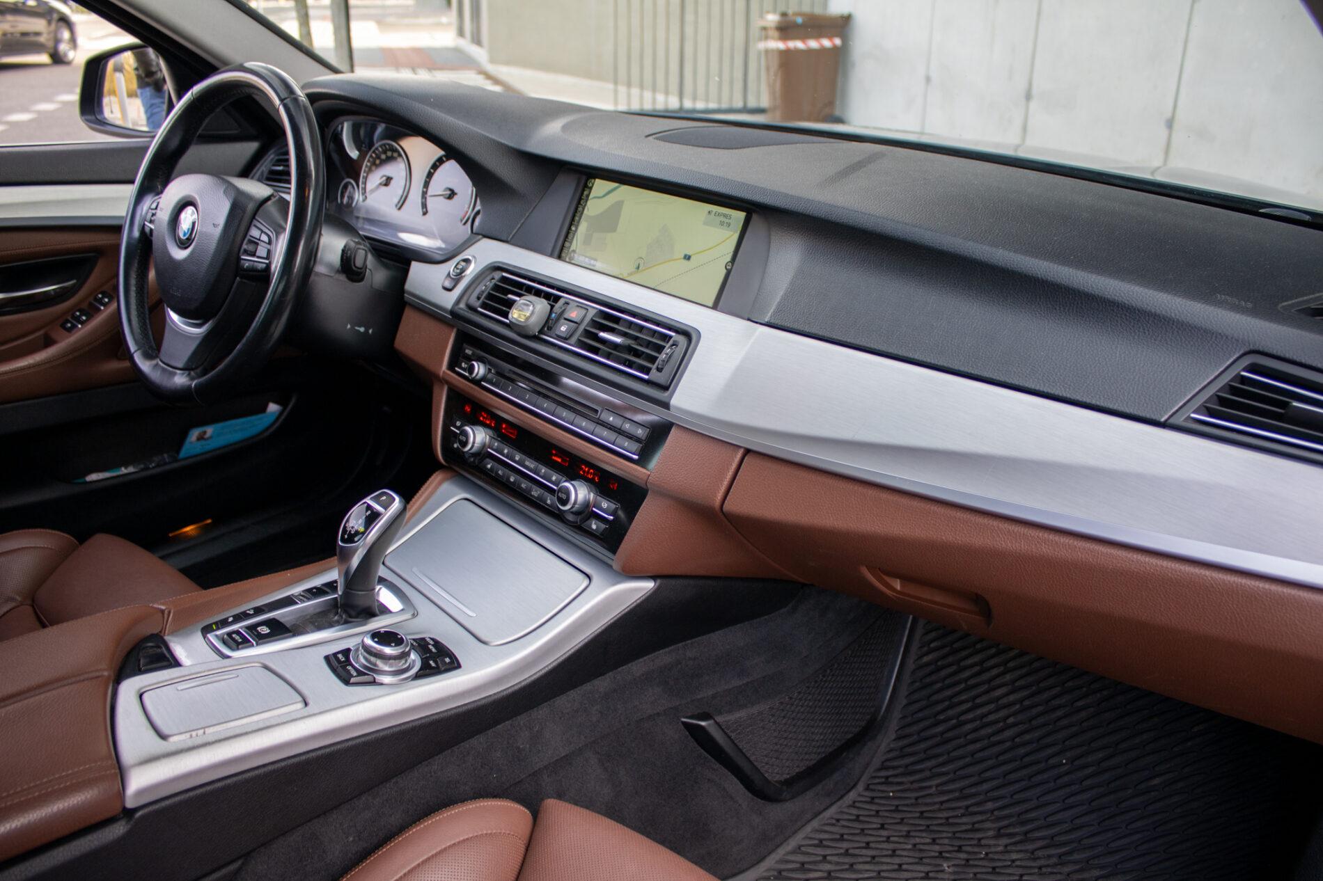 2013 BMW 528i, sivá sedan, 171 821 km
