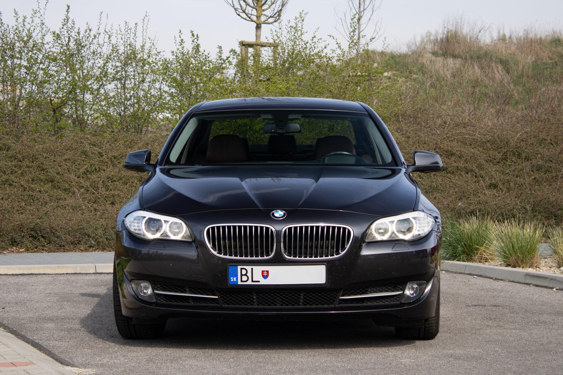 2013 BMW 528i, sivá sedan, 171 821 km