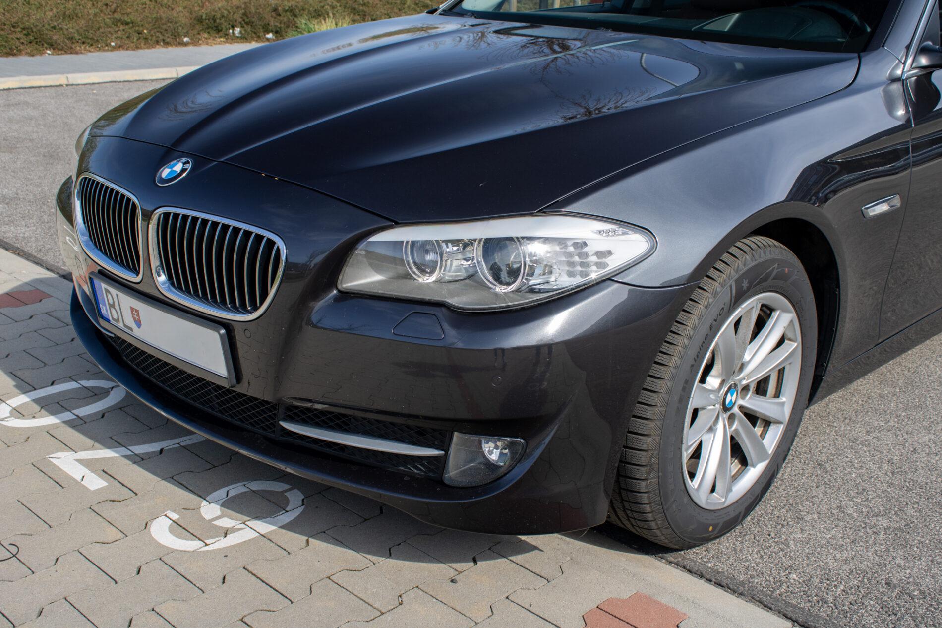 2013 BMW 528i, sivá sedan, 171 821 km