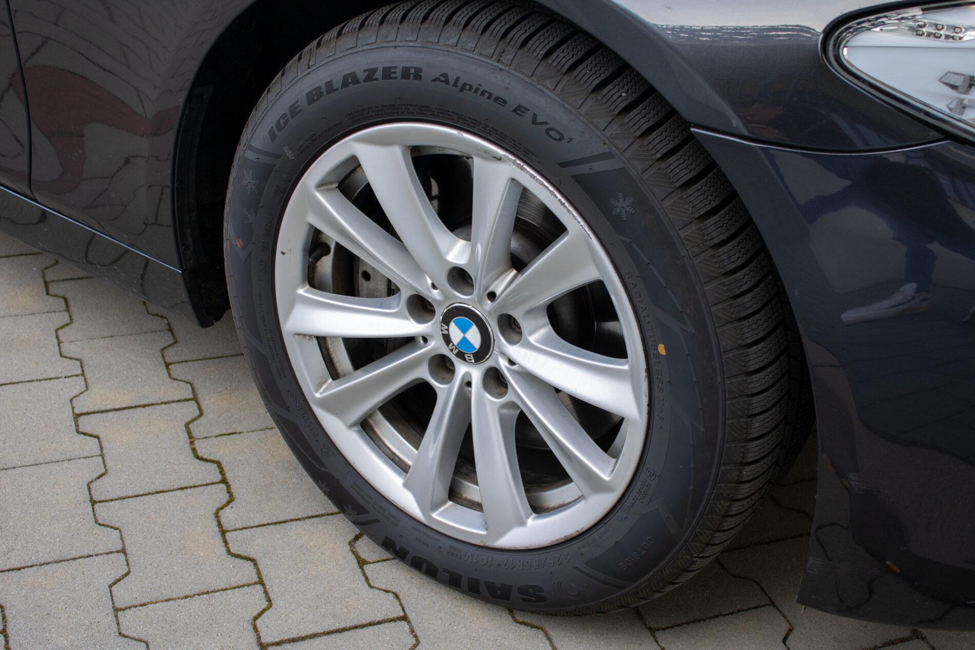 2013 BMW 528i, sivá sedan, 171 821 km