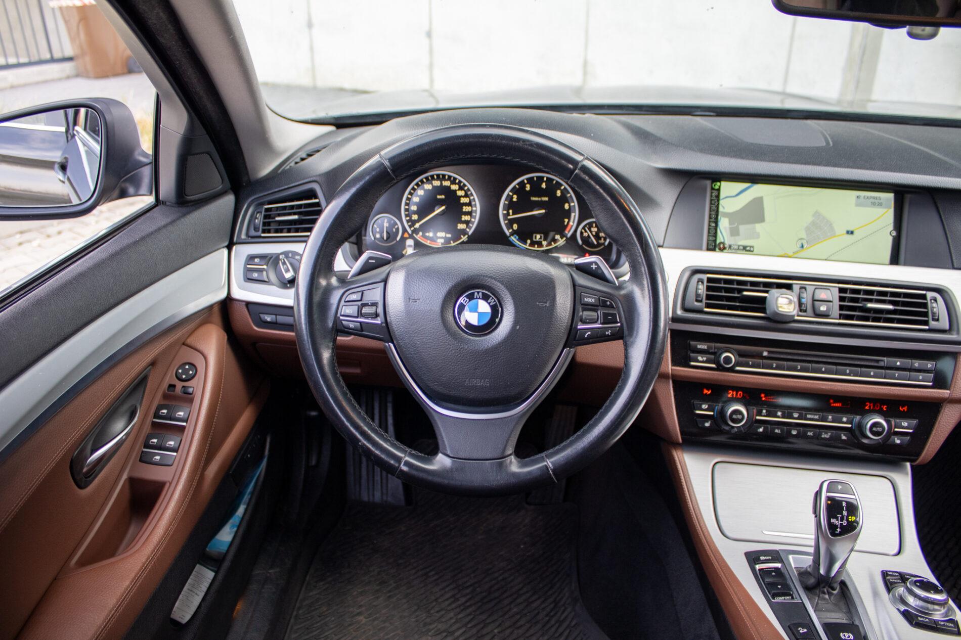 2013 BMW 528i, sivá sedan, 171 821 km
