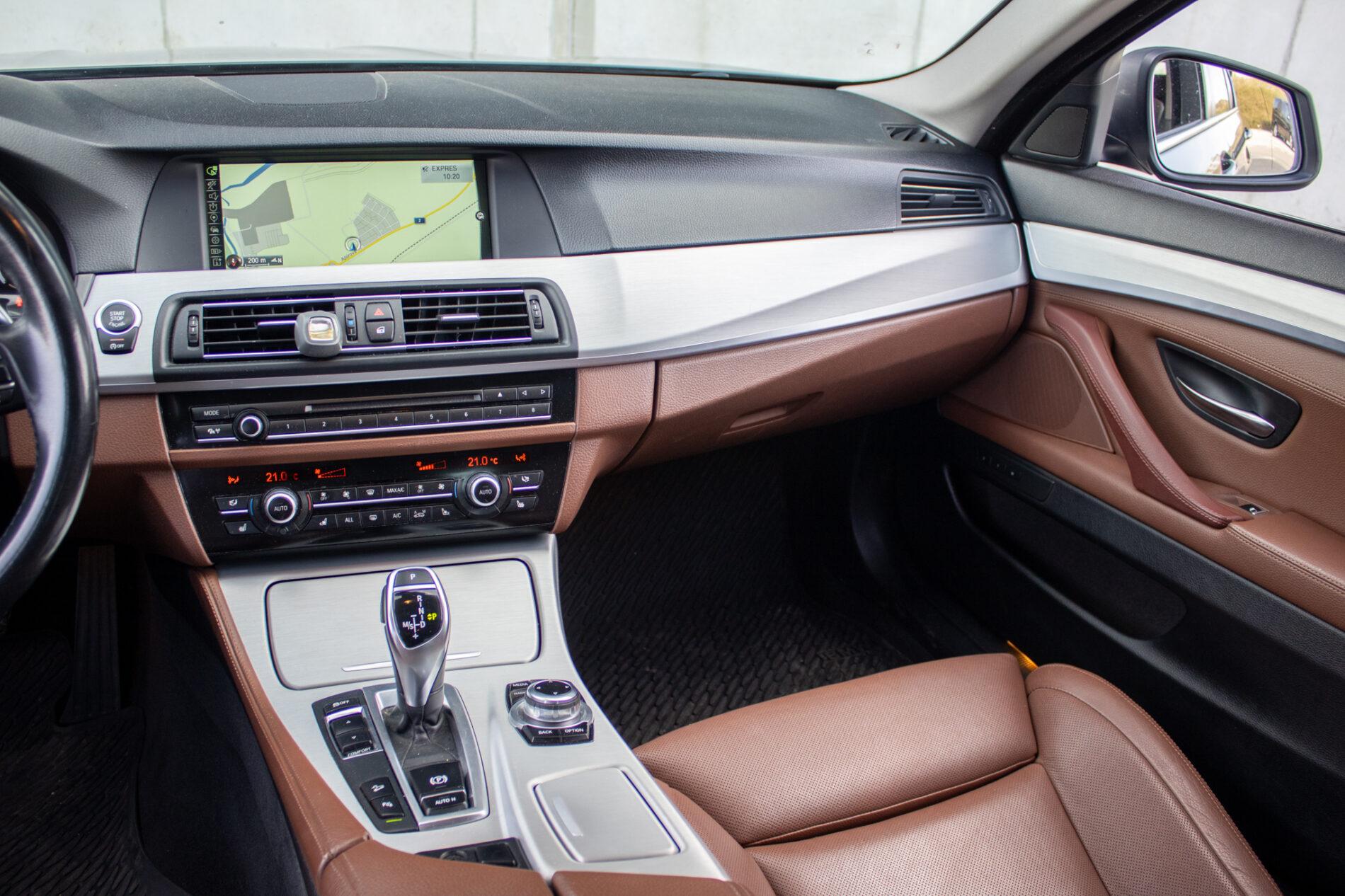 2013 BMW 528i, sivá sedan, 171 821 km