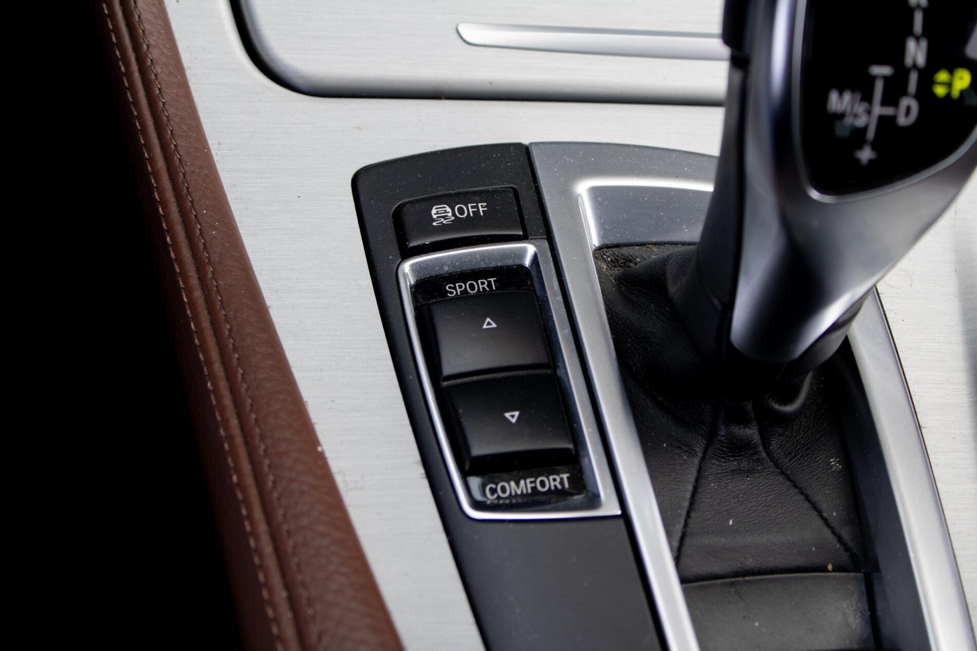 2013 BMW 528i, sivá sedan, 171 821 km
