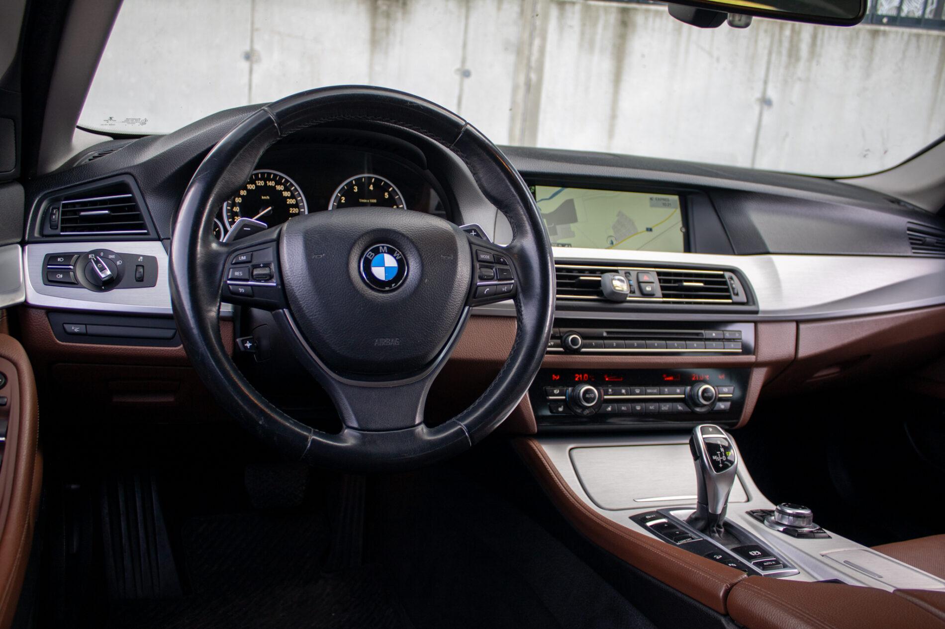2013 BMW 528i, sivá sedan, 171 821 km