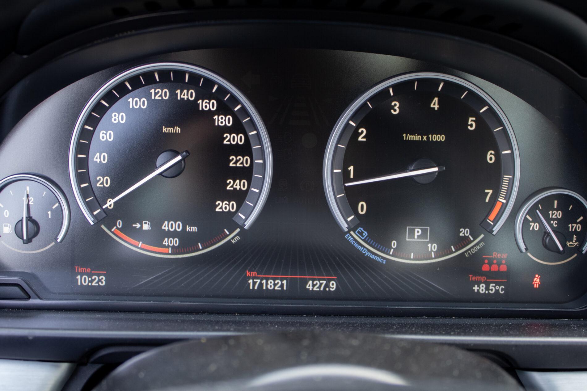 2013 BMW 528i, sivá sedan, 171 821 km