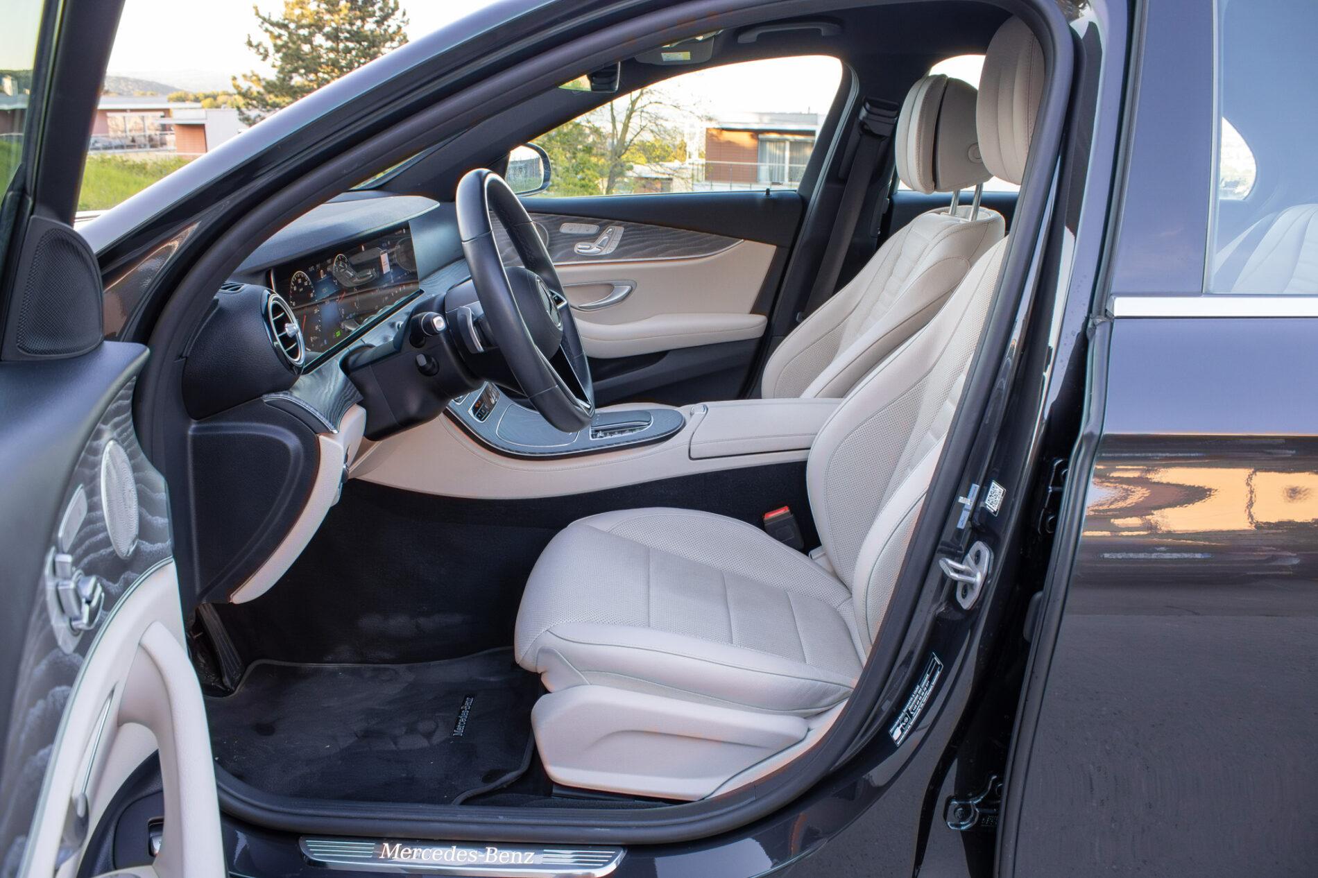 2021 Mercedes-Benz E 300, sivá sedan, 55 936 km