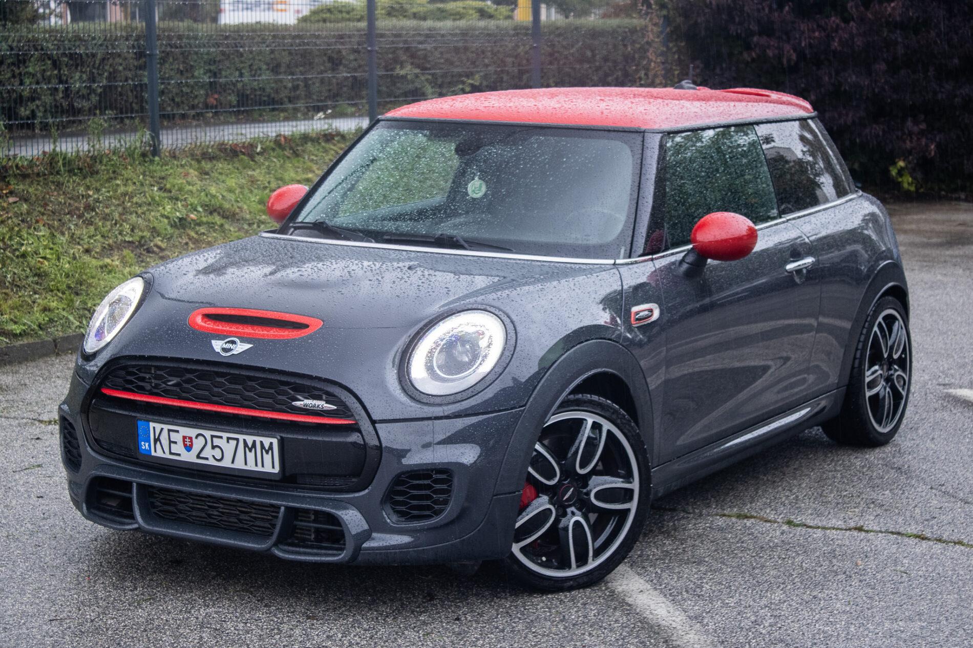 2016 MINI John Cooper Works, sivá hatchback, 143 900 km