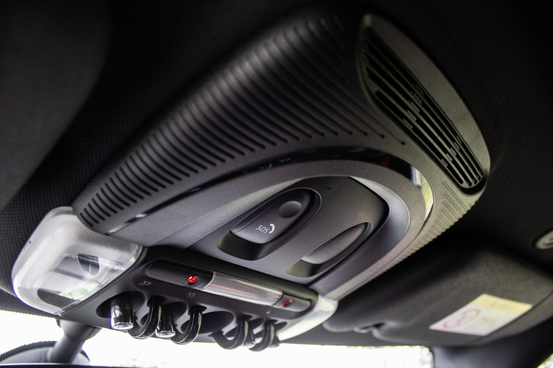 2016 MINI John Cooper Works, sivá hatchback, 143 900 km