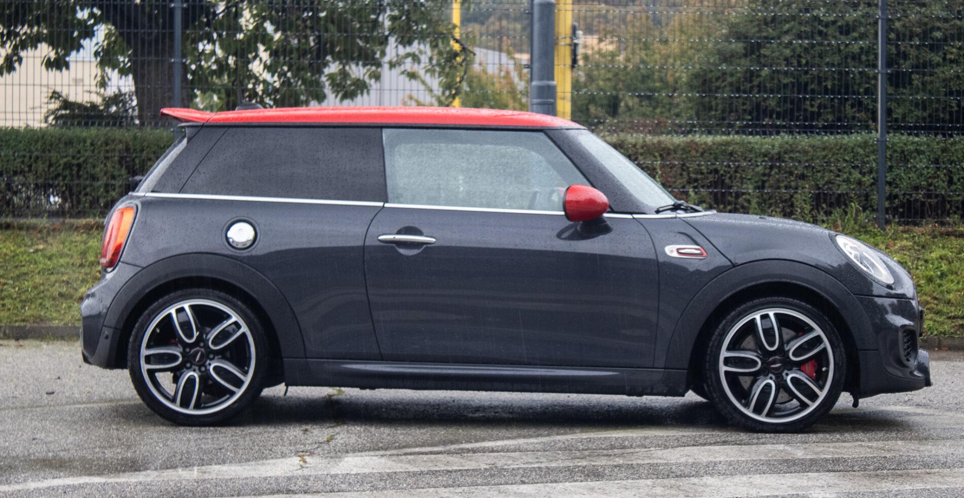 2016 MINI John Cooper Works, sivá hatchback, 143 900 km