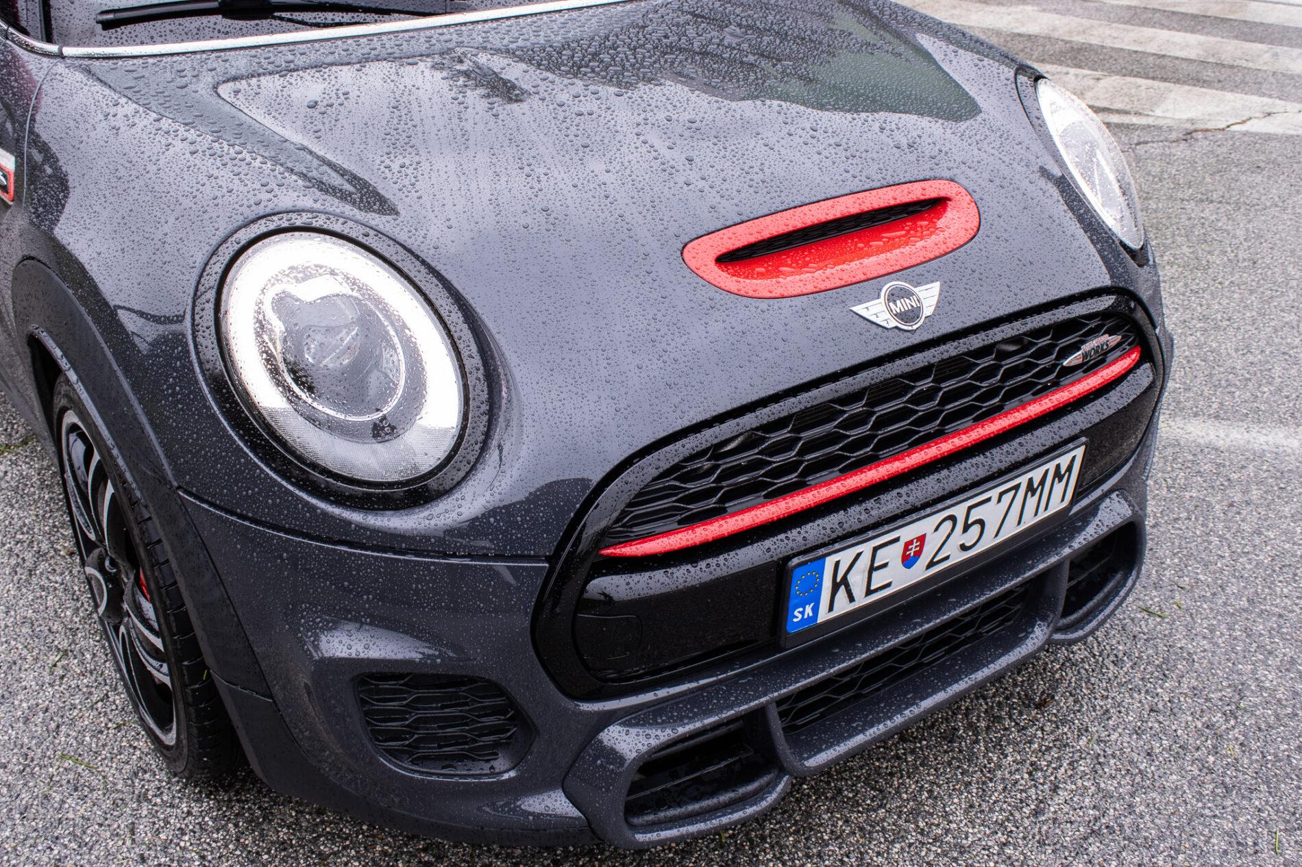 2016 MINI John Cooper Works, sivá hatchback, 143 900 km