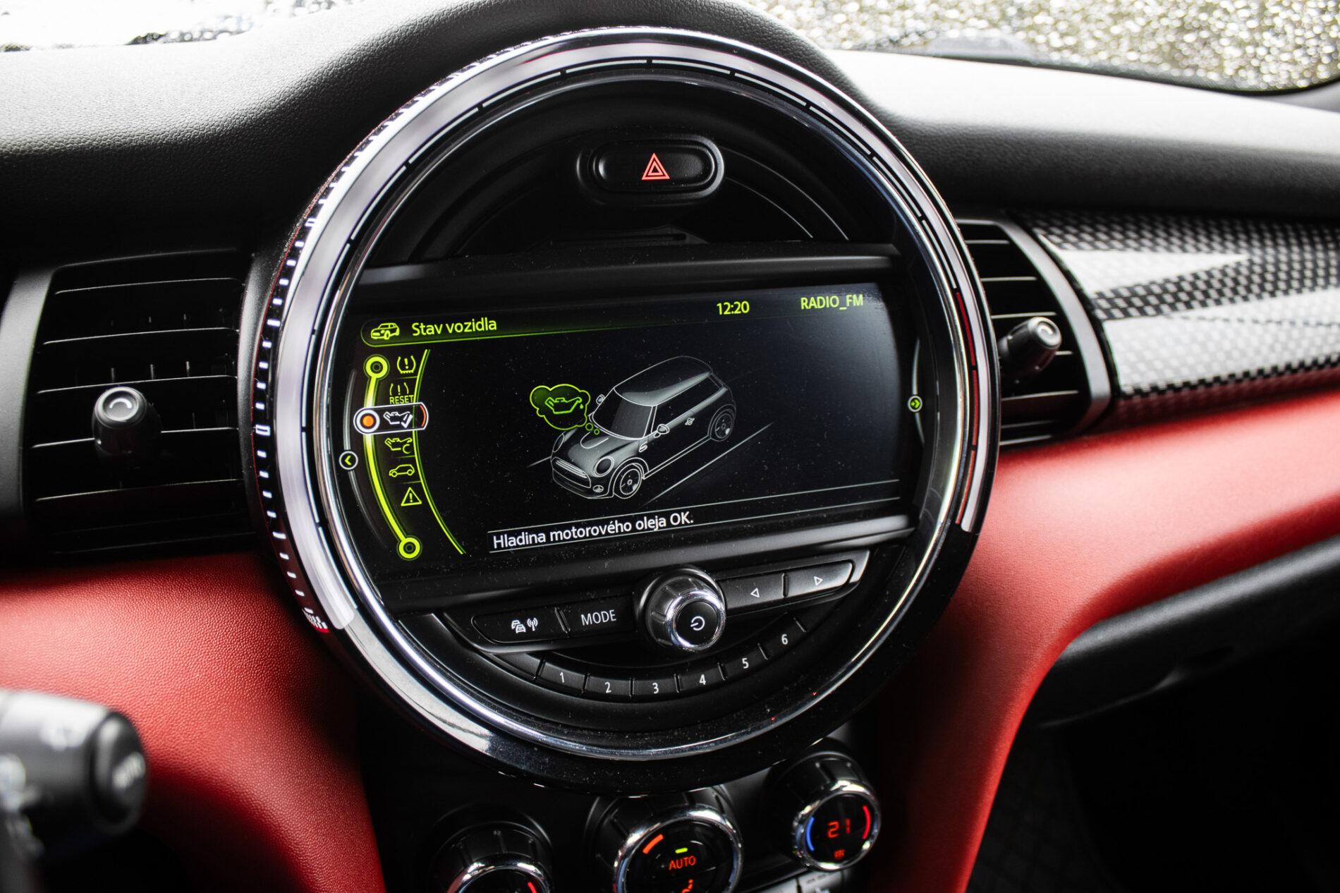 2016 MINI John Cooper Works, sivá hatchback, 143 900 km