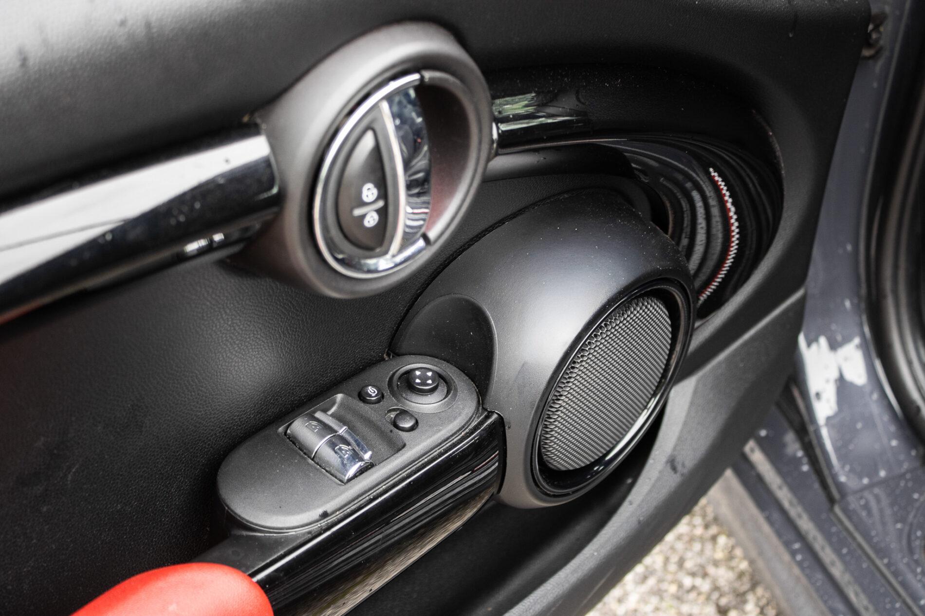 2016 MINI John Cooper Works, sivá hatchback, 143 900 km