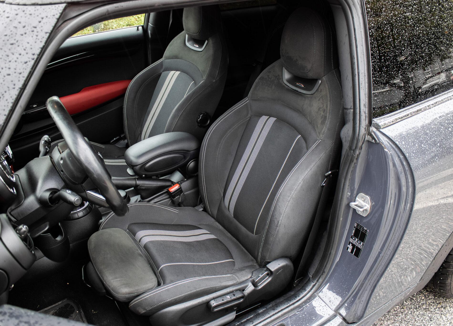 2016 MINI John Cooper Works, sivá hatchback, 143 900 km