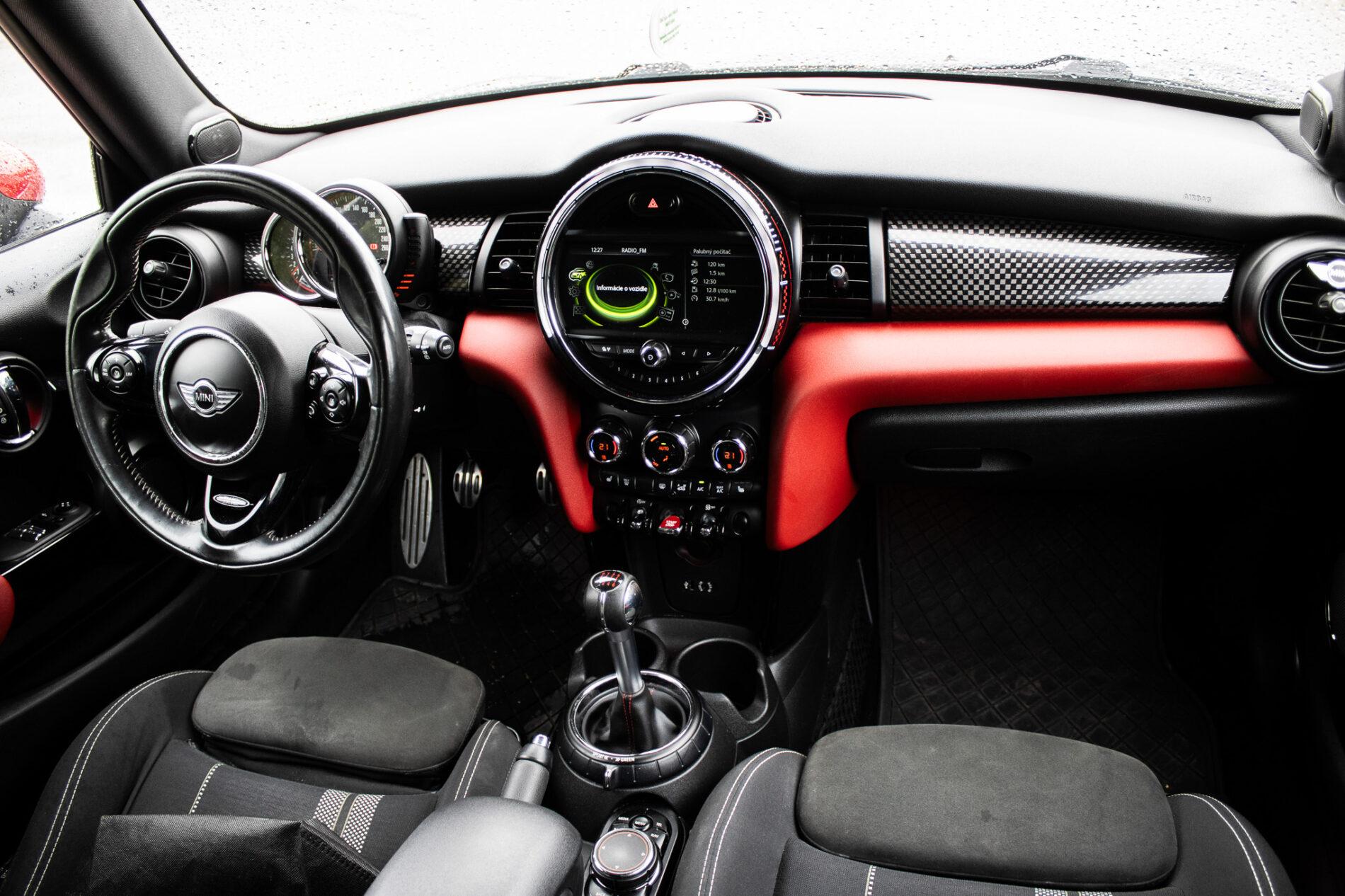 2016 MINI John Cooper Works, sivá hatchback, 143 900 km