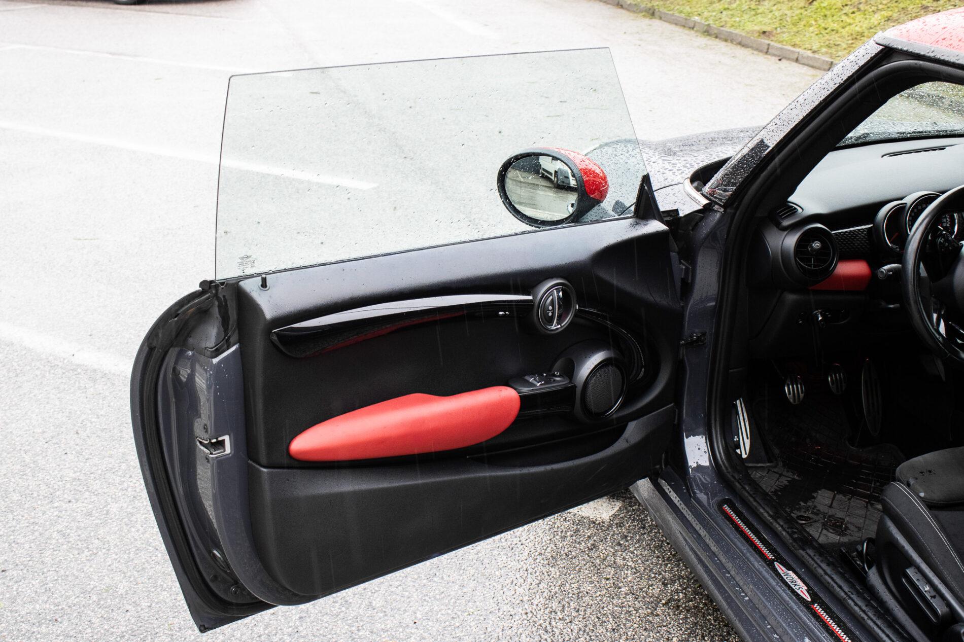 2016 MINI John Cooper Works, sivá hatchback, 143 900 km