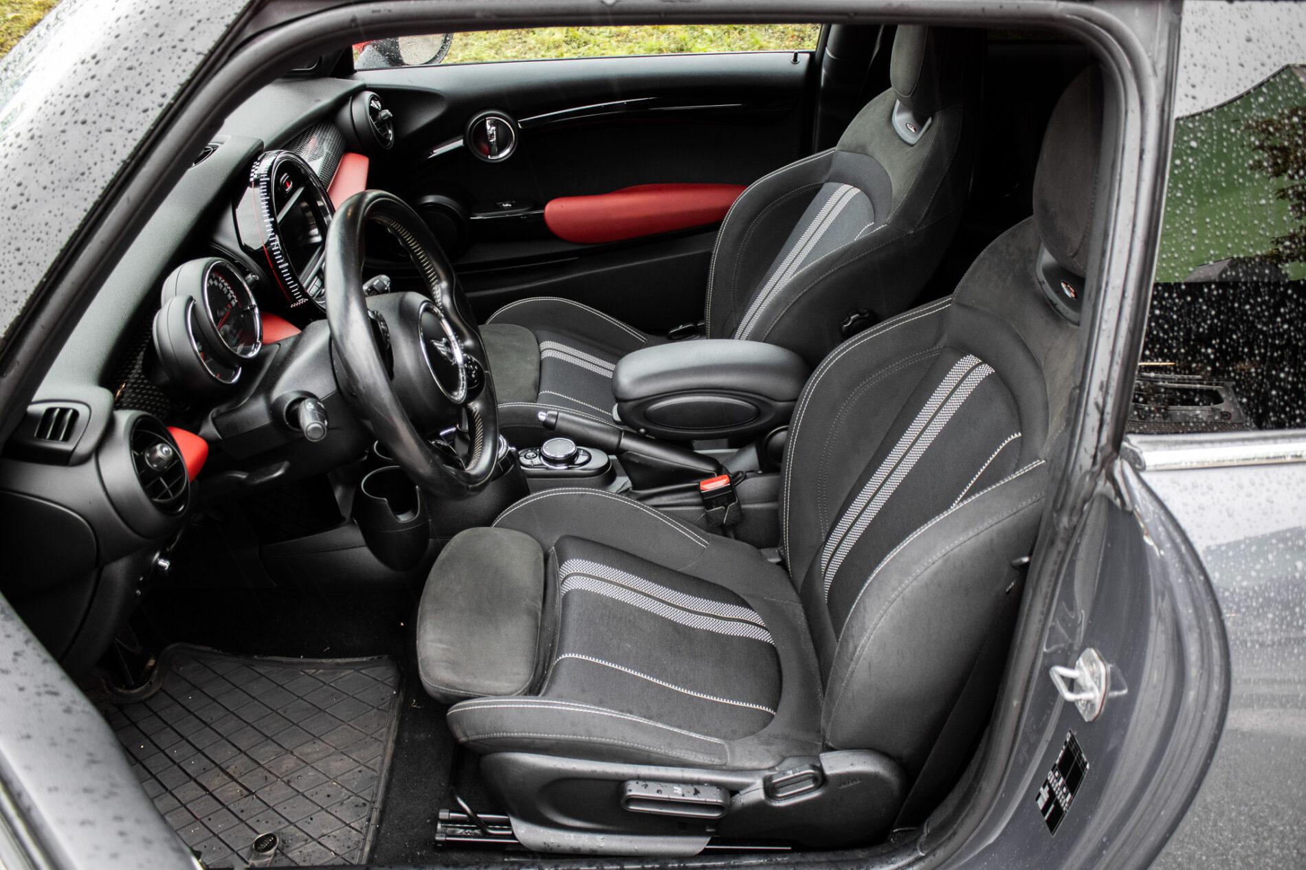2016 MINI John Cooper Works, sivá hatchback, 143 900 km