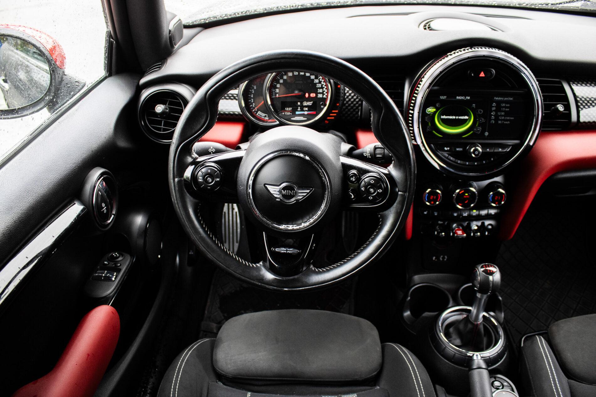 2016 MINI John Cooper Works, sivá hatchback, 143 900 km
