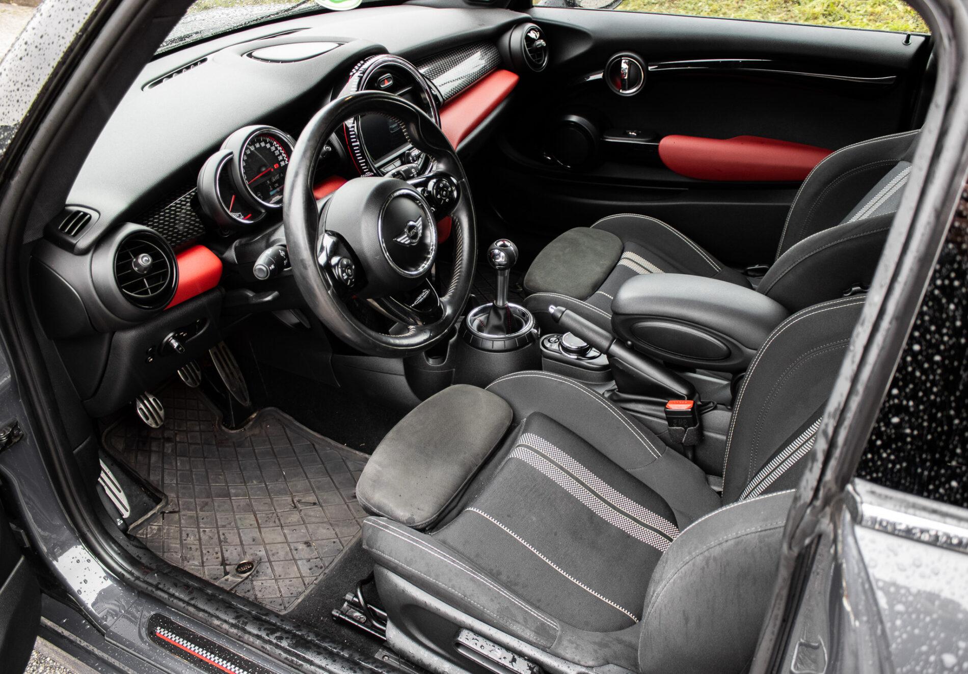 2016 MINI John Cooper Works, sivá hatchback, 143 900 km