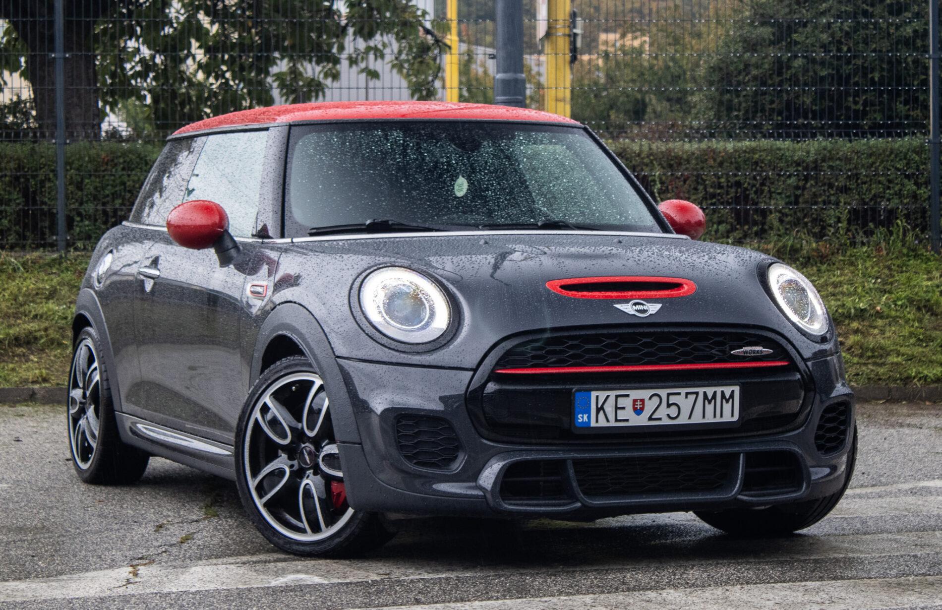 2016 MINI John Cooper Works, sivá hatchback, 143 900 km