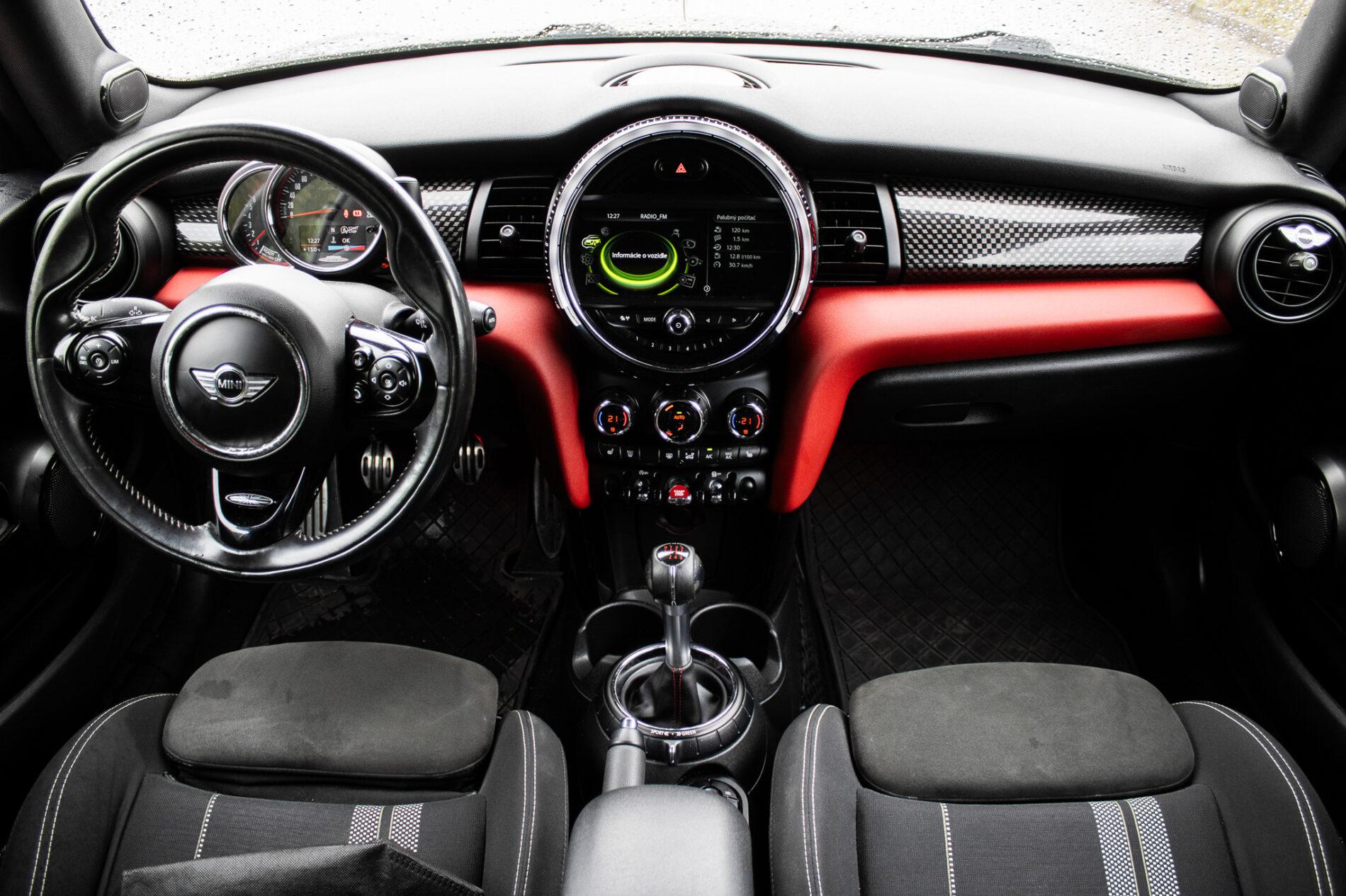 2016 MINI John Cooper Works, sivá hatchback, 143 900 km