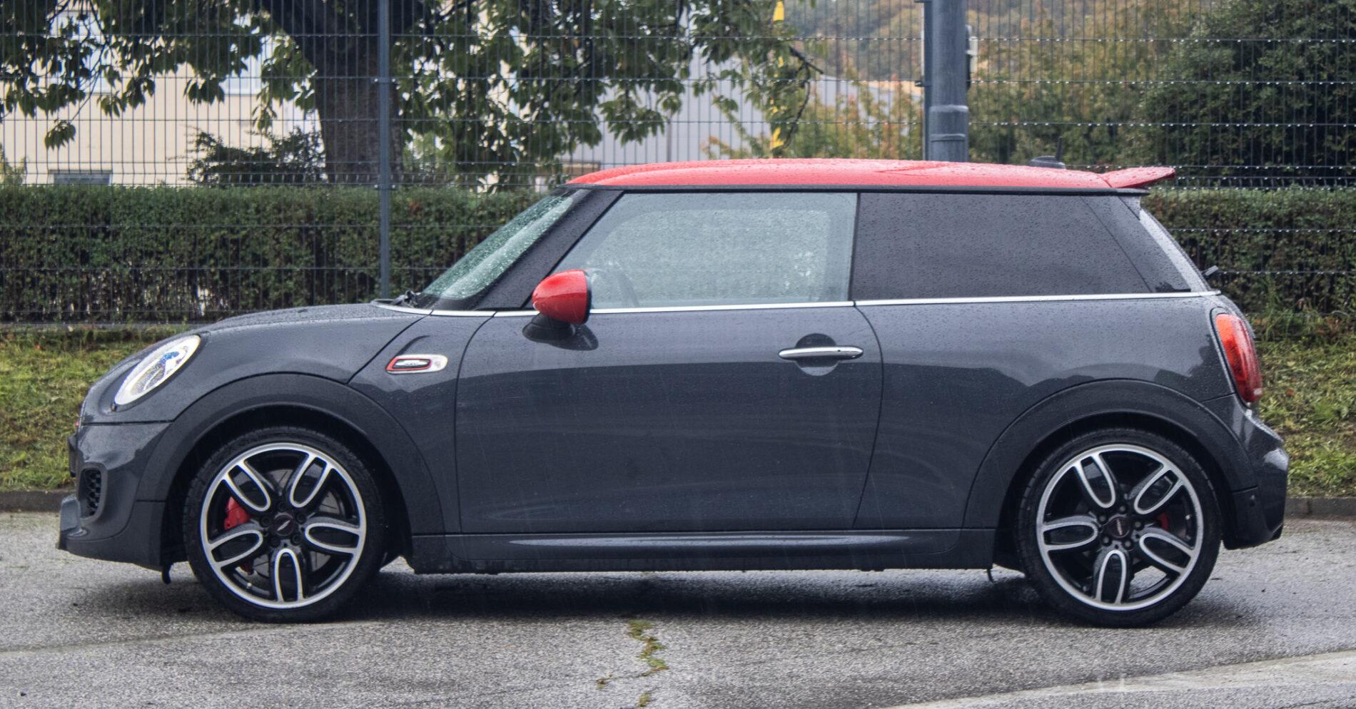 2016 MINI John Cooper Works, sivá hatchback, 143 900 km