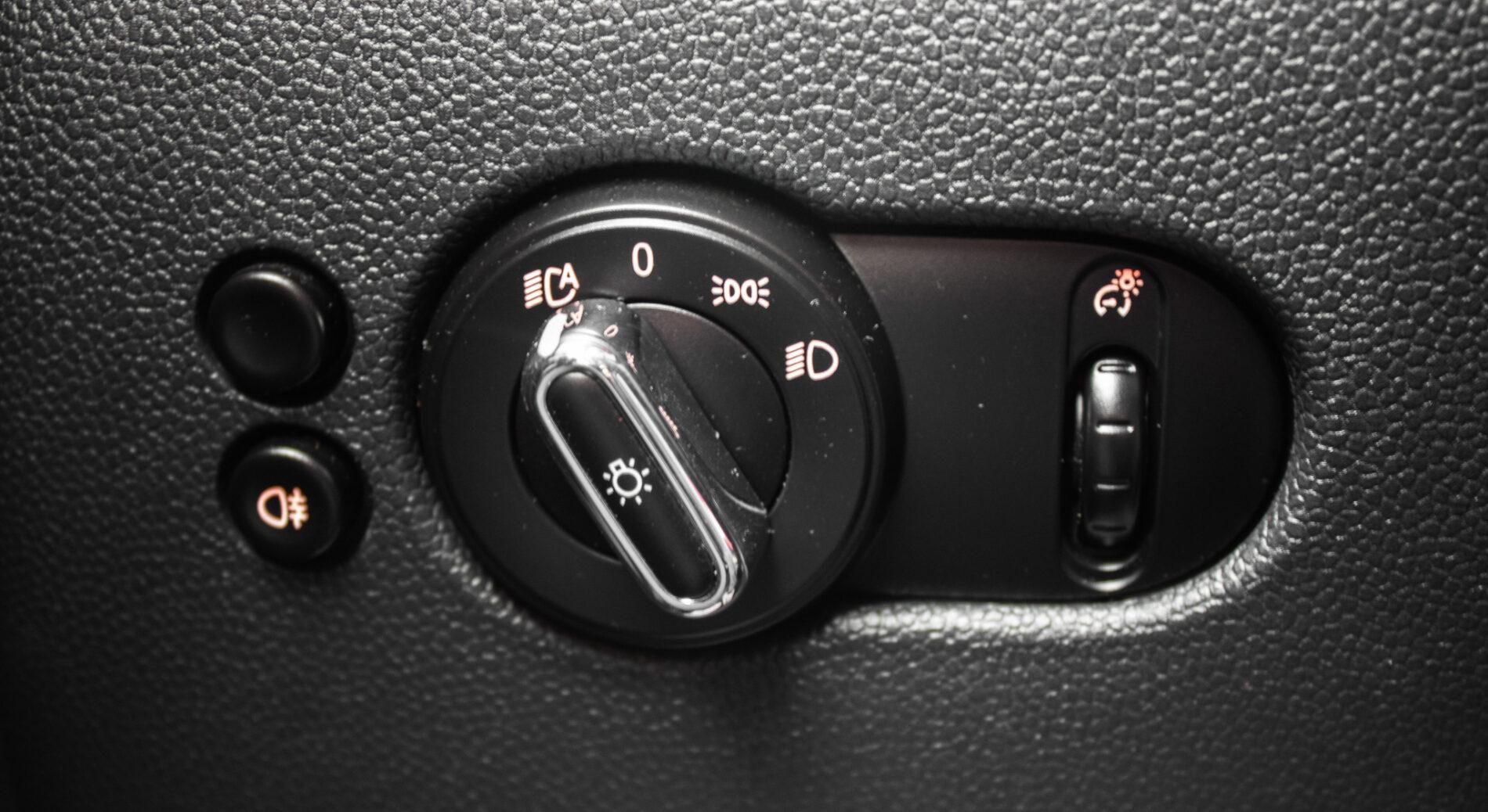 2016 MINI John Cooper Works, sivá hatchback, 143 900 km
