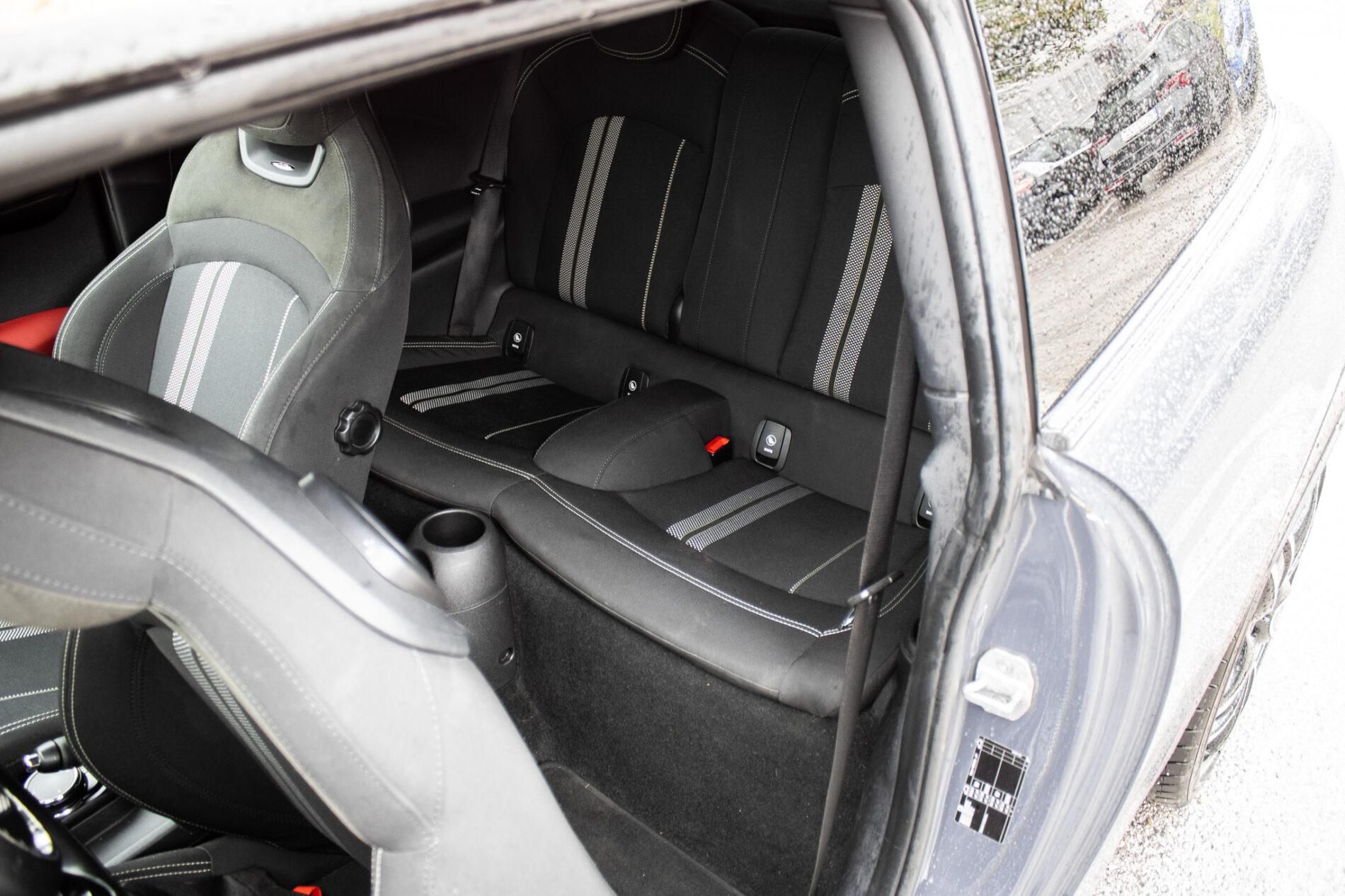 2016 MINI John Cooper Works, sivá hatchback, 143 900 km