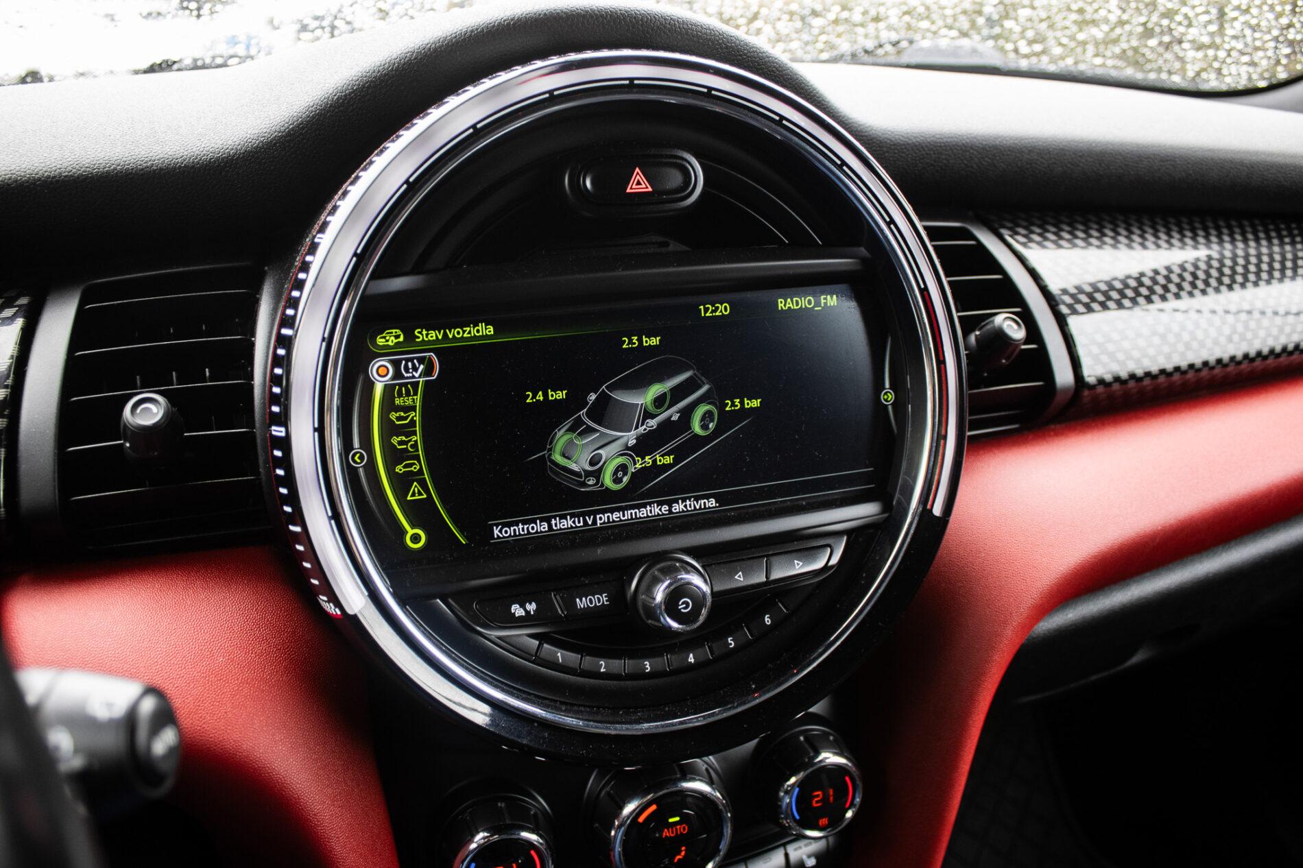 2016 MINI John Cooper Works, sivá hatchback, 143 900 km