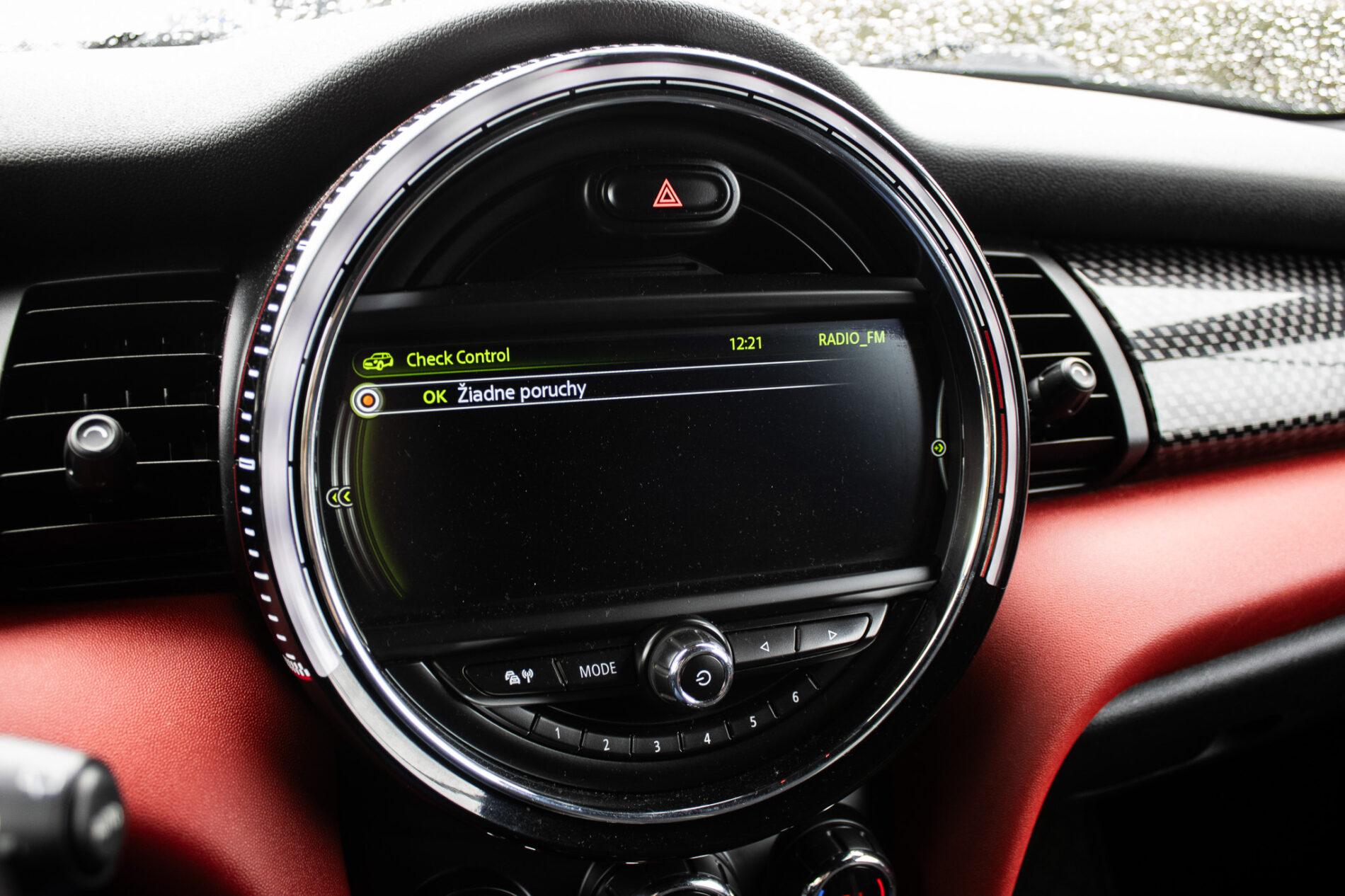 2016 MINI John Cooper Works, sivá hatchback, 143 900 km