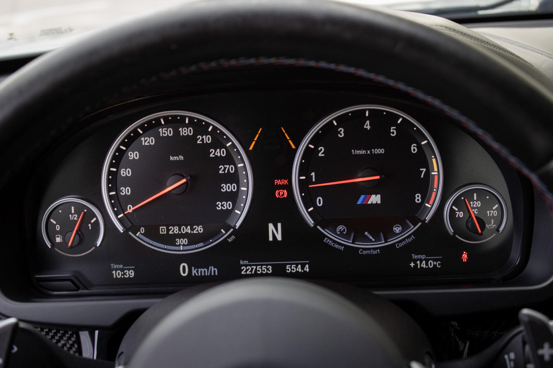 2016 BMW X6 M, biela suv, 227 553 km