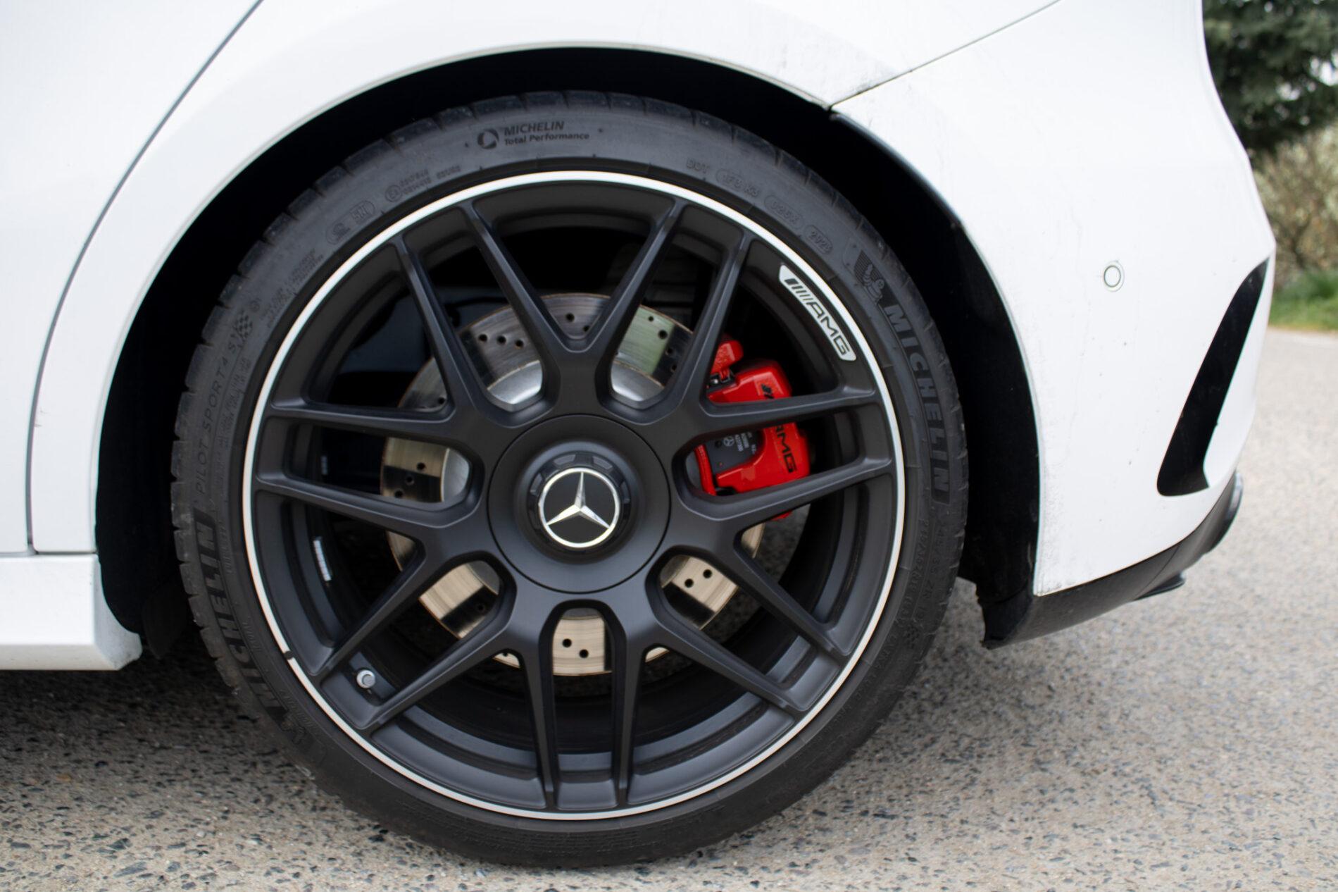 2024 Mercedes-Benz A 45 AMG S, biela hatchback, 6 500 km