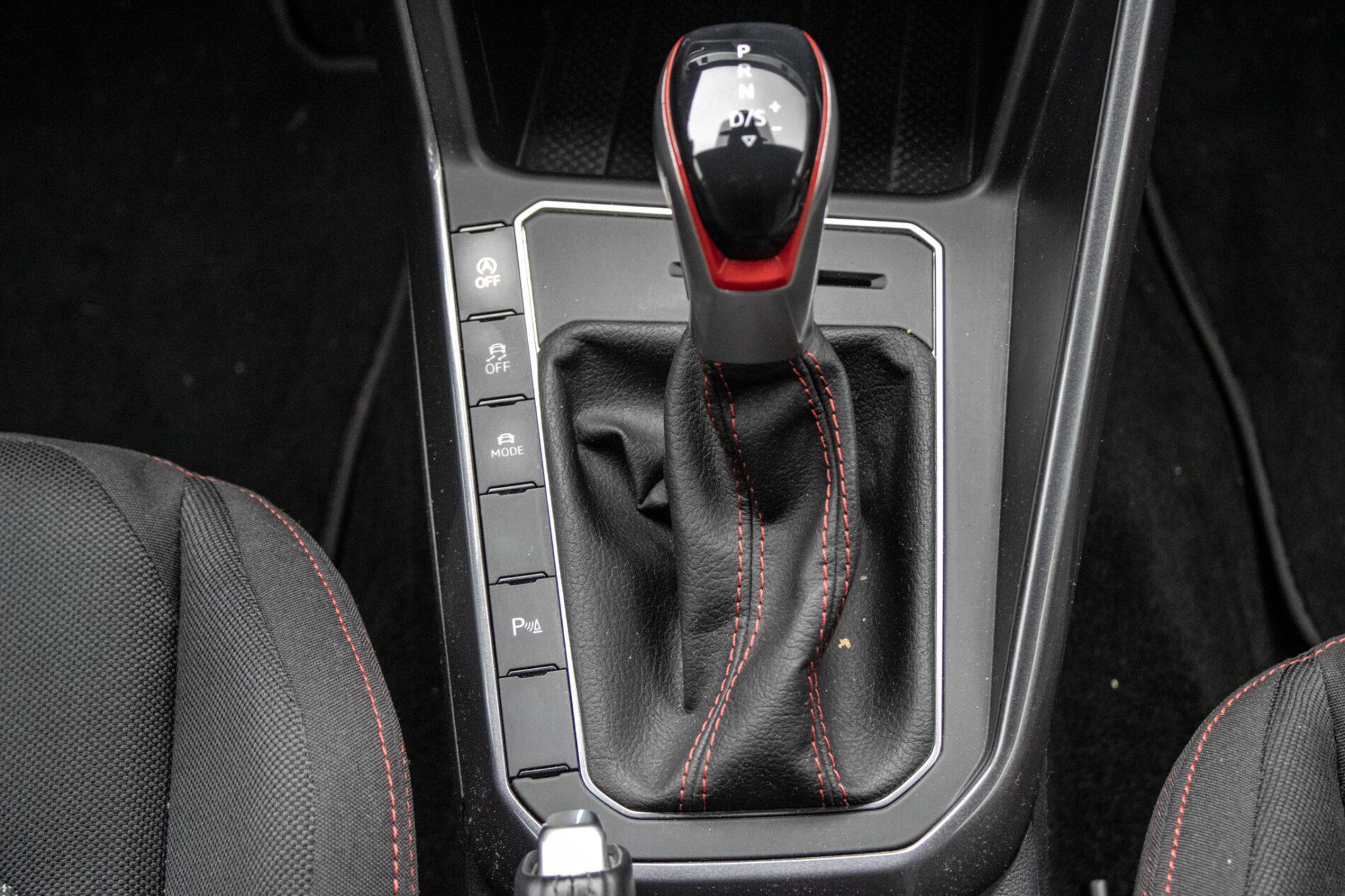 2022 Volkswagen Polo GTI, biela hatchback, 53 706 km