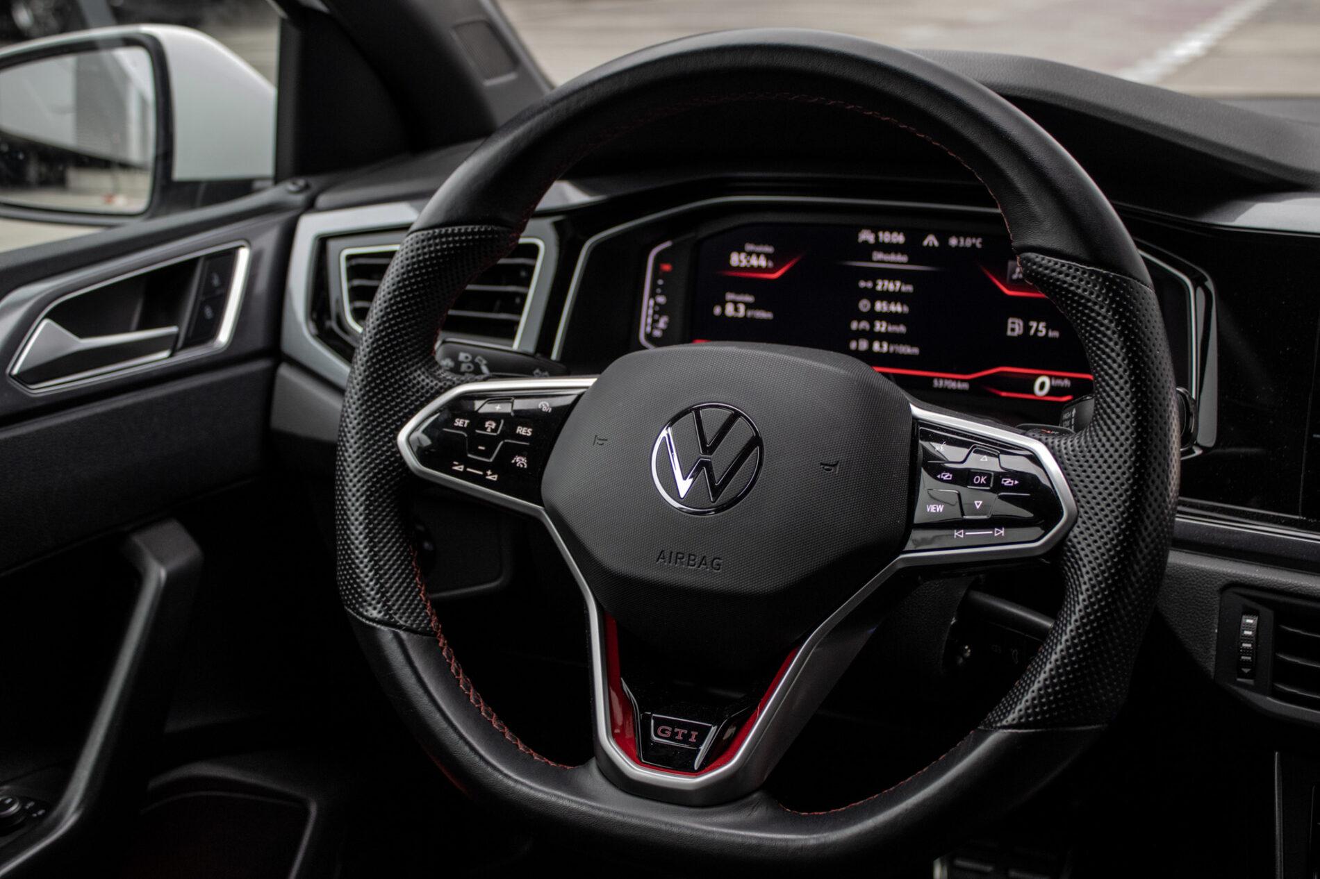 2022 Volkswagen Polo GTI, biela hatchback, 53 706 km