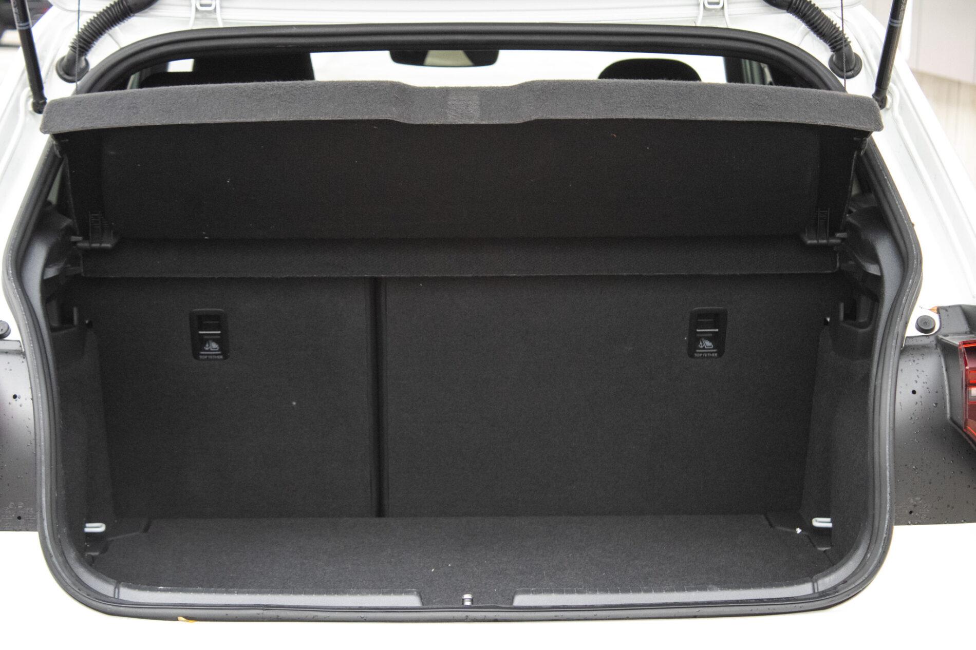 2022 Volkswagen Polo GTI, biela hatchback, 53 706 km